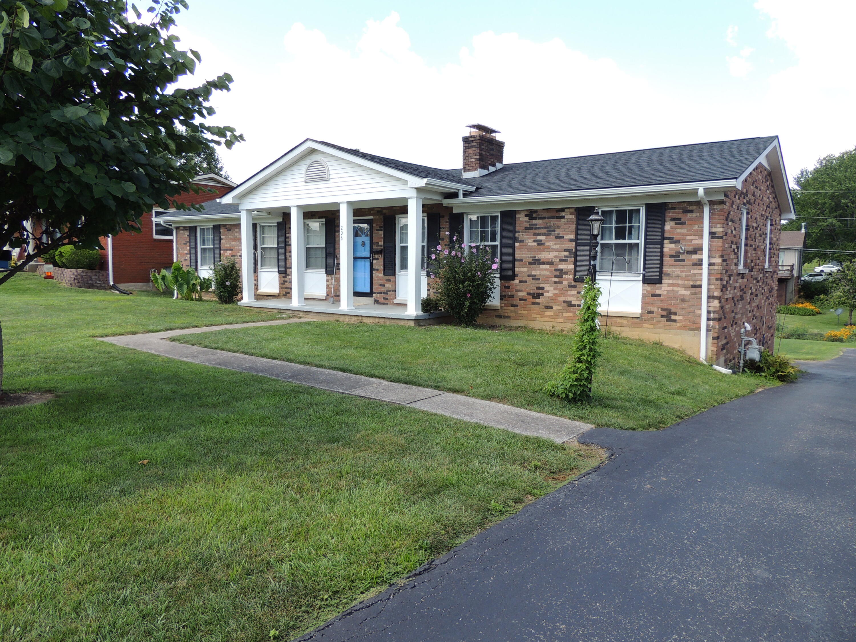206 Bellwood Court — photo