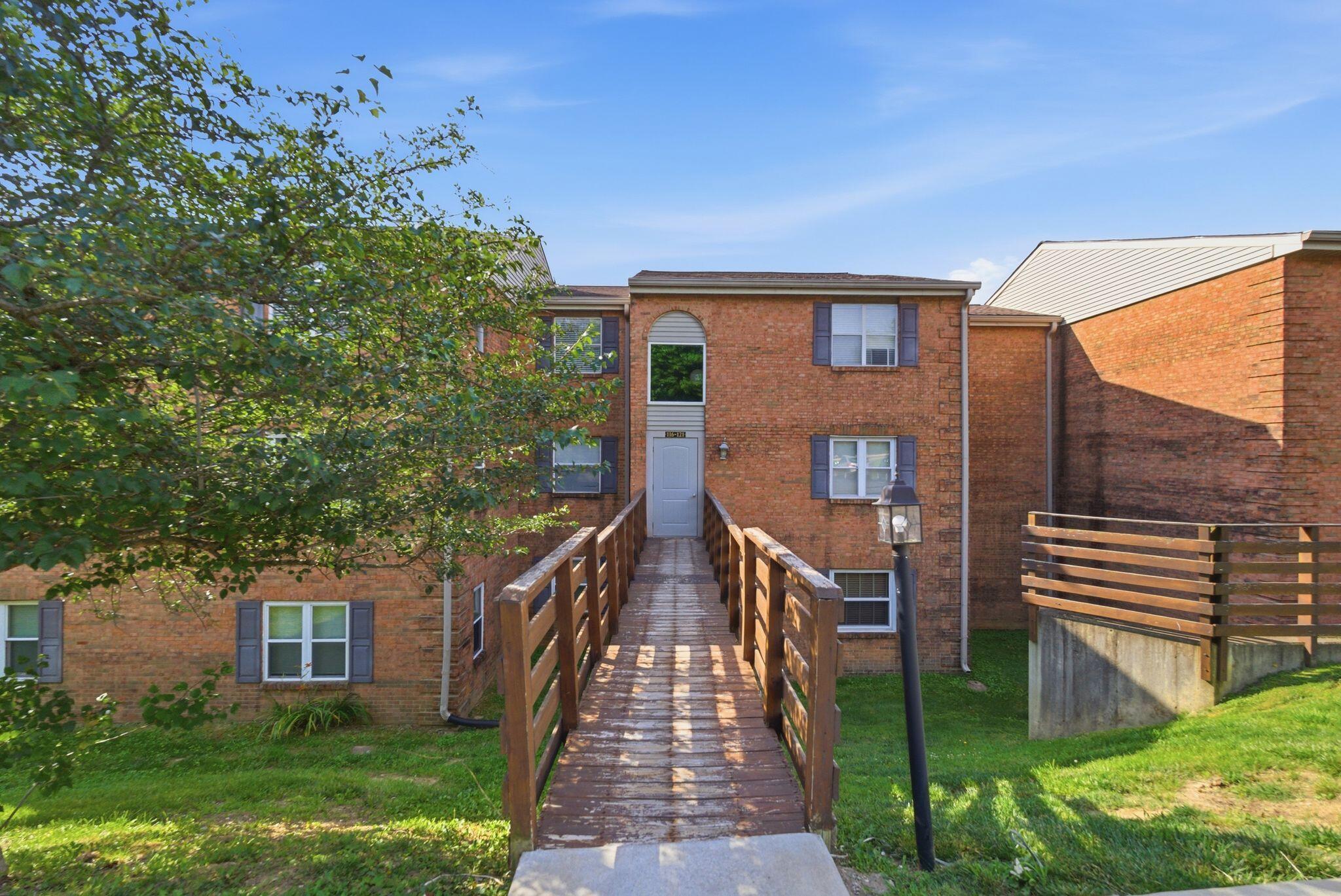 421 Redding Road 118 — photo