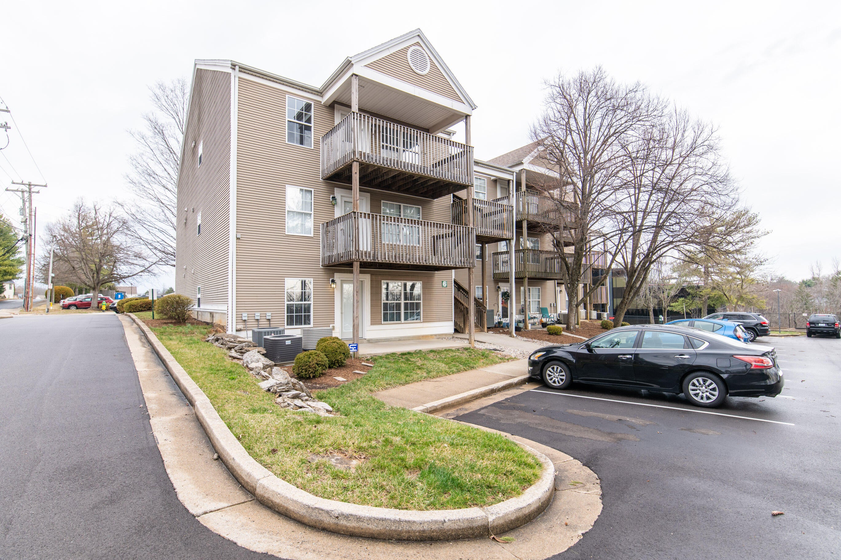 858 Malabu Drive 5000 — photo