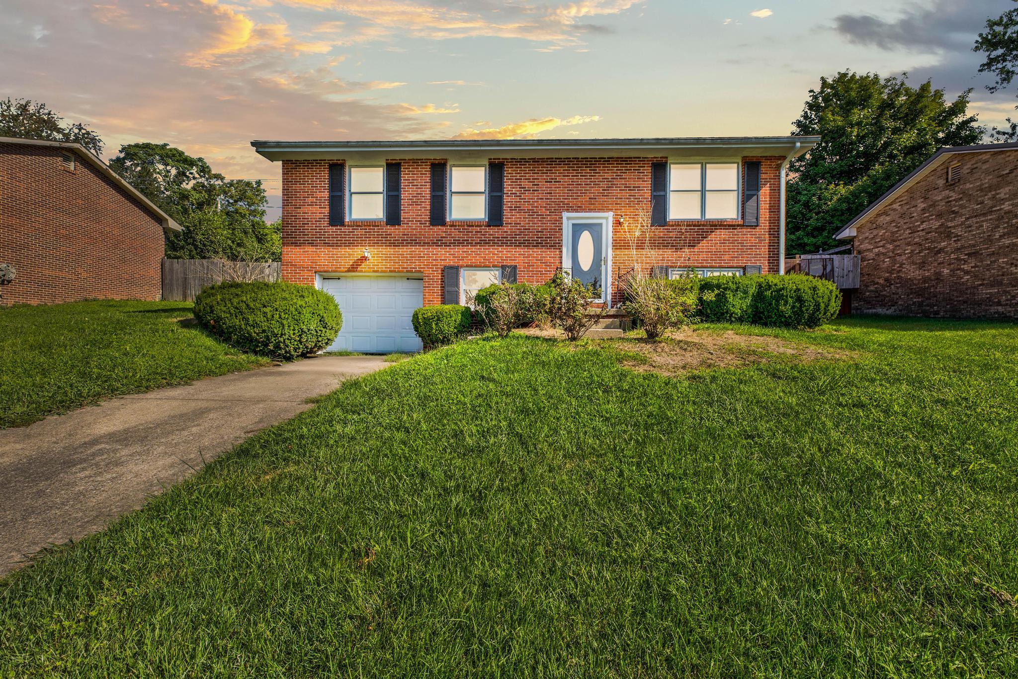 904 Shoemoore Drive — photo
