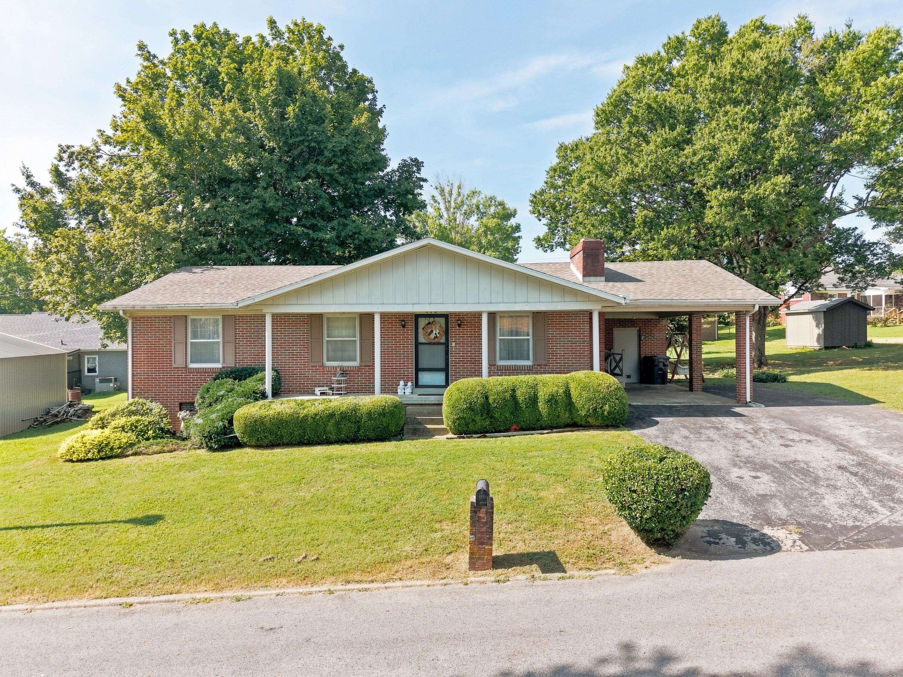 206 Alise Court — photo