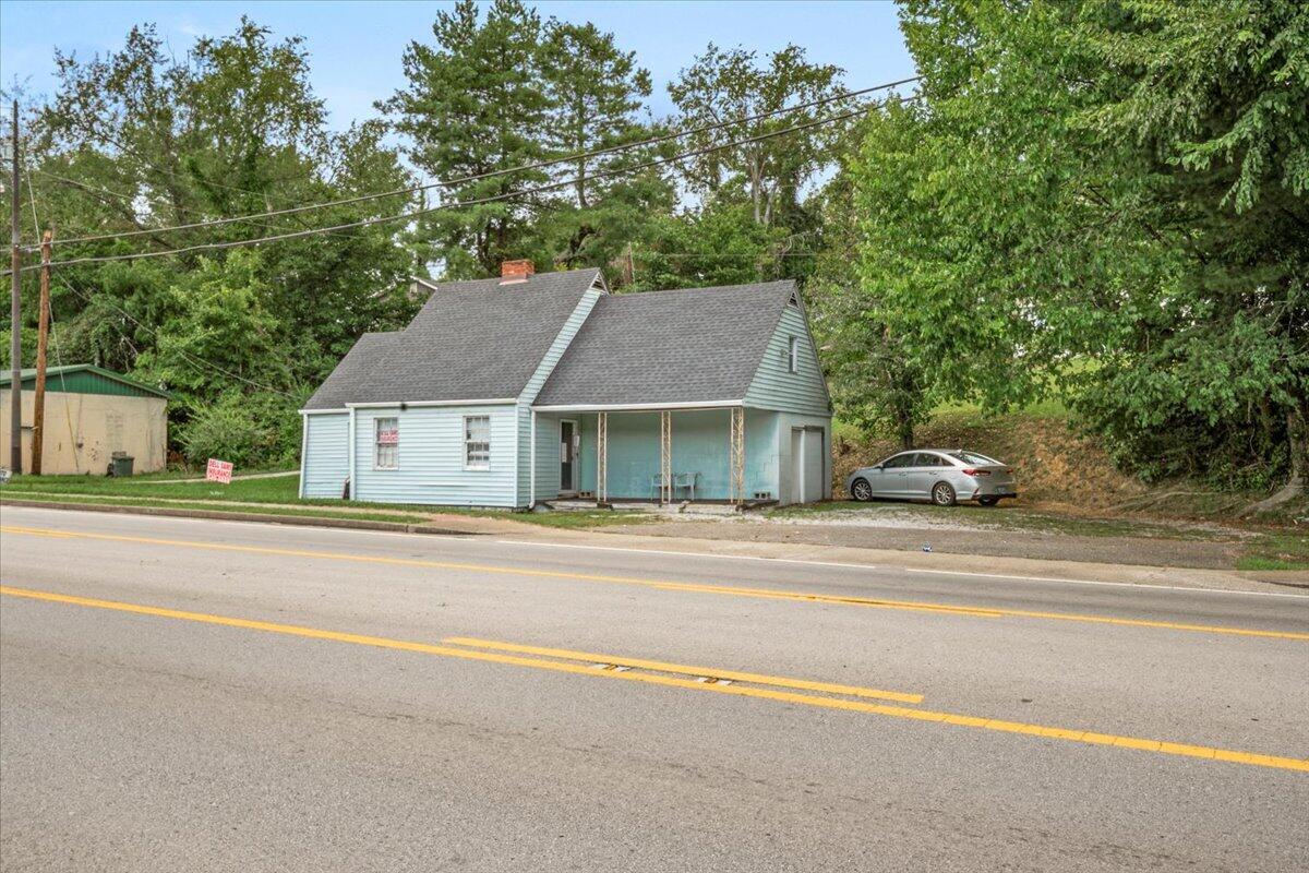 595 N Highway 25 — photo