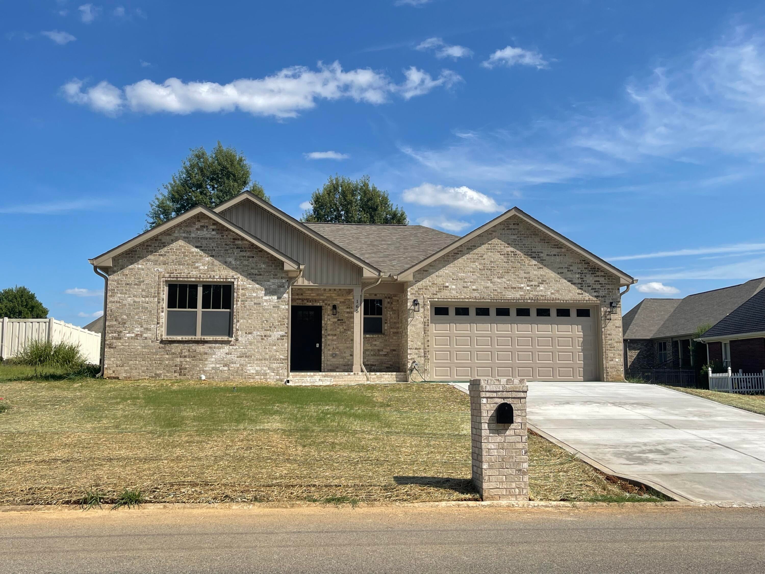 165 Tomahawk Boulevard — photo
