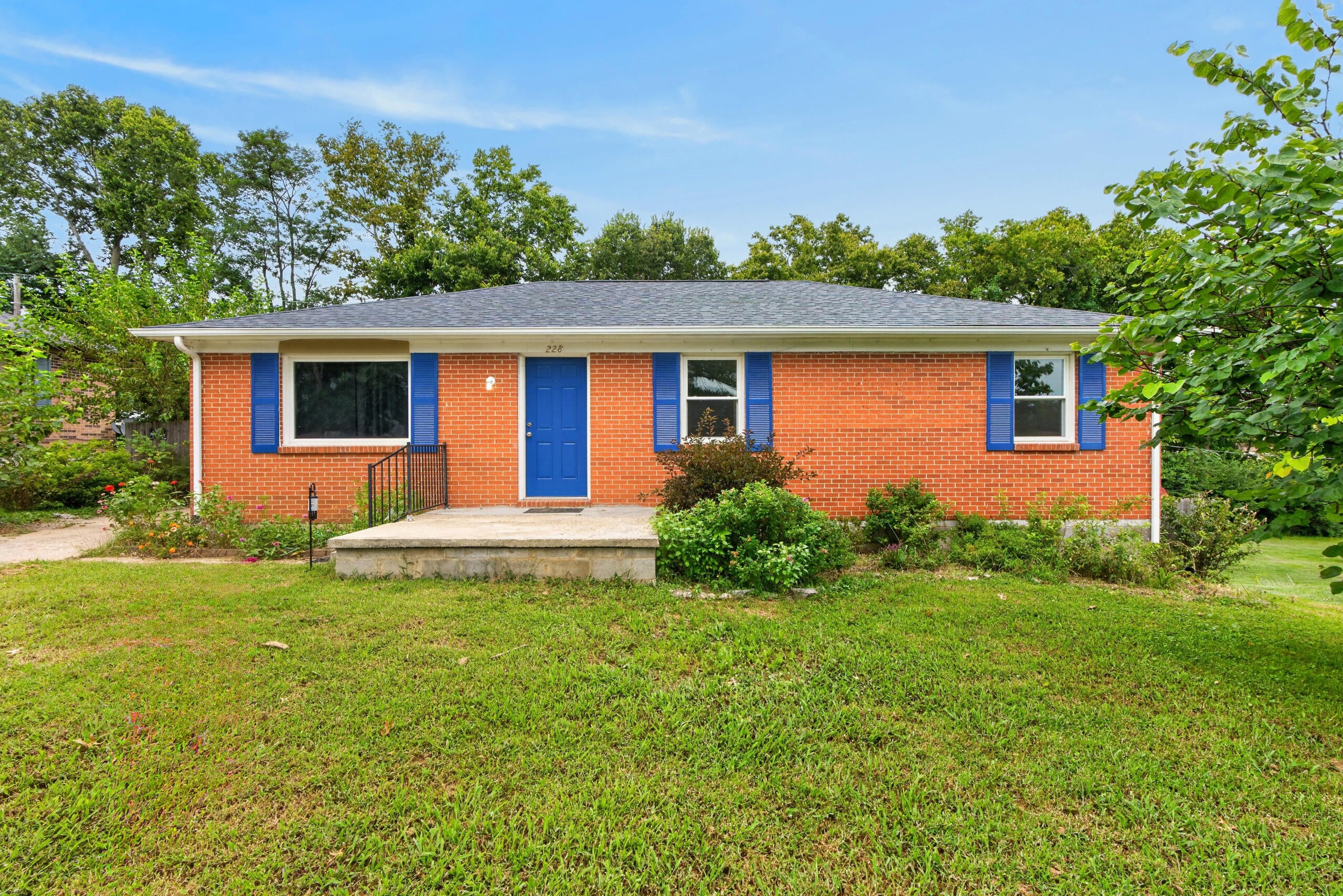 228 Laurel Lane — photo