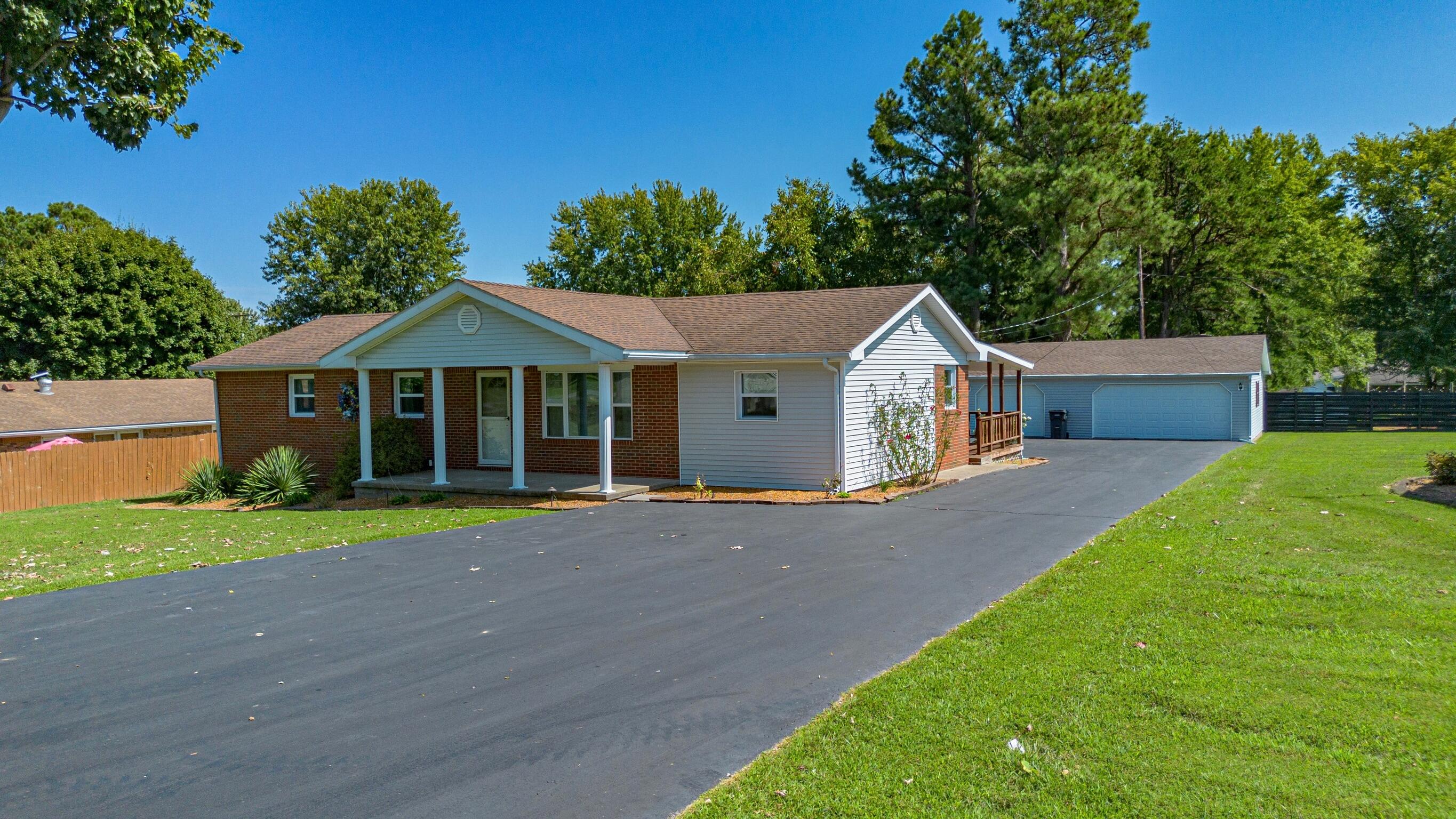 204 Summit Drive — photo