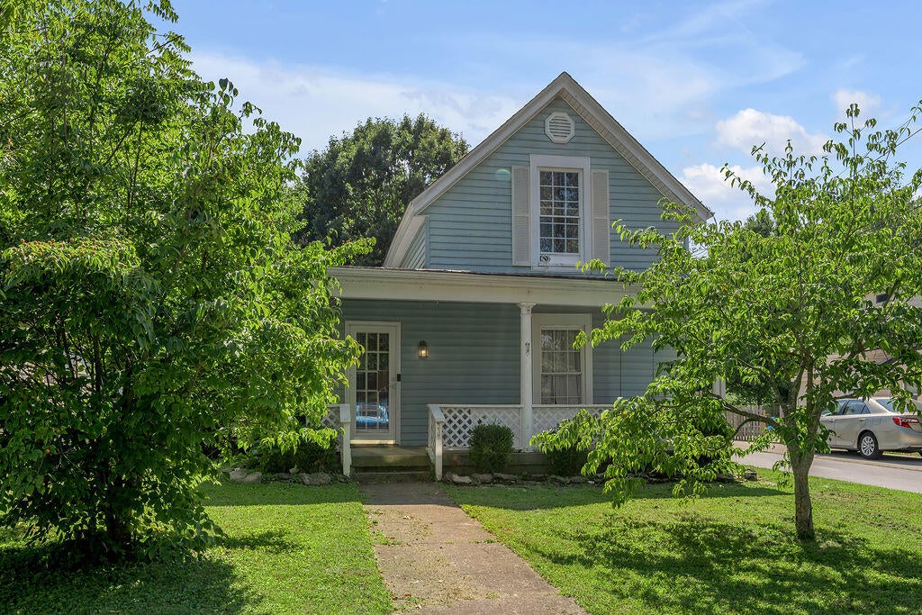 237 W Higgins Street — photo