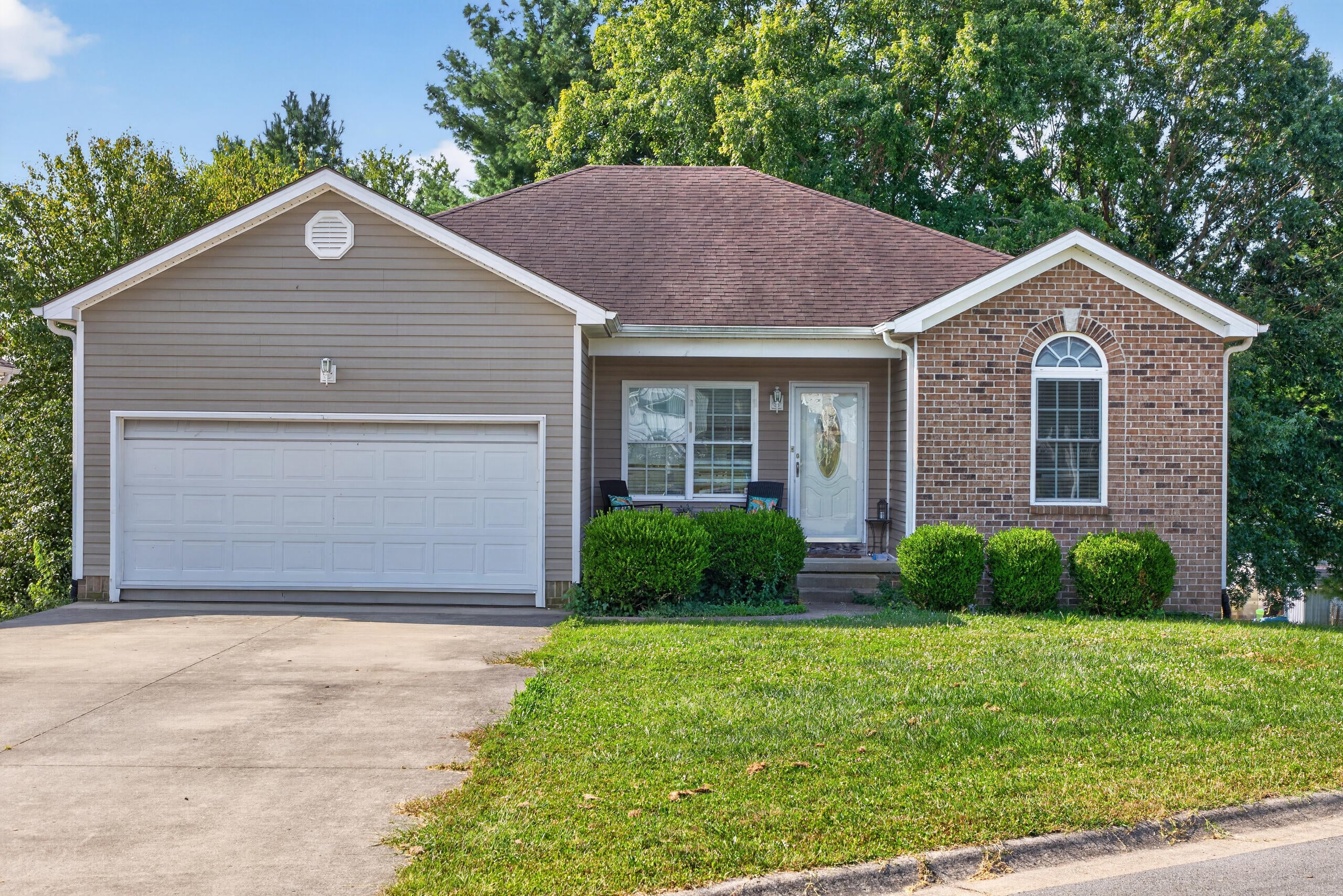 140 Grace Court — photo