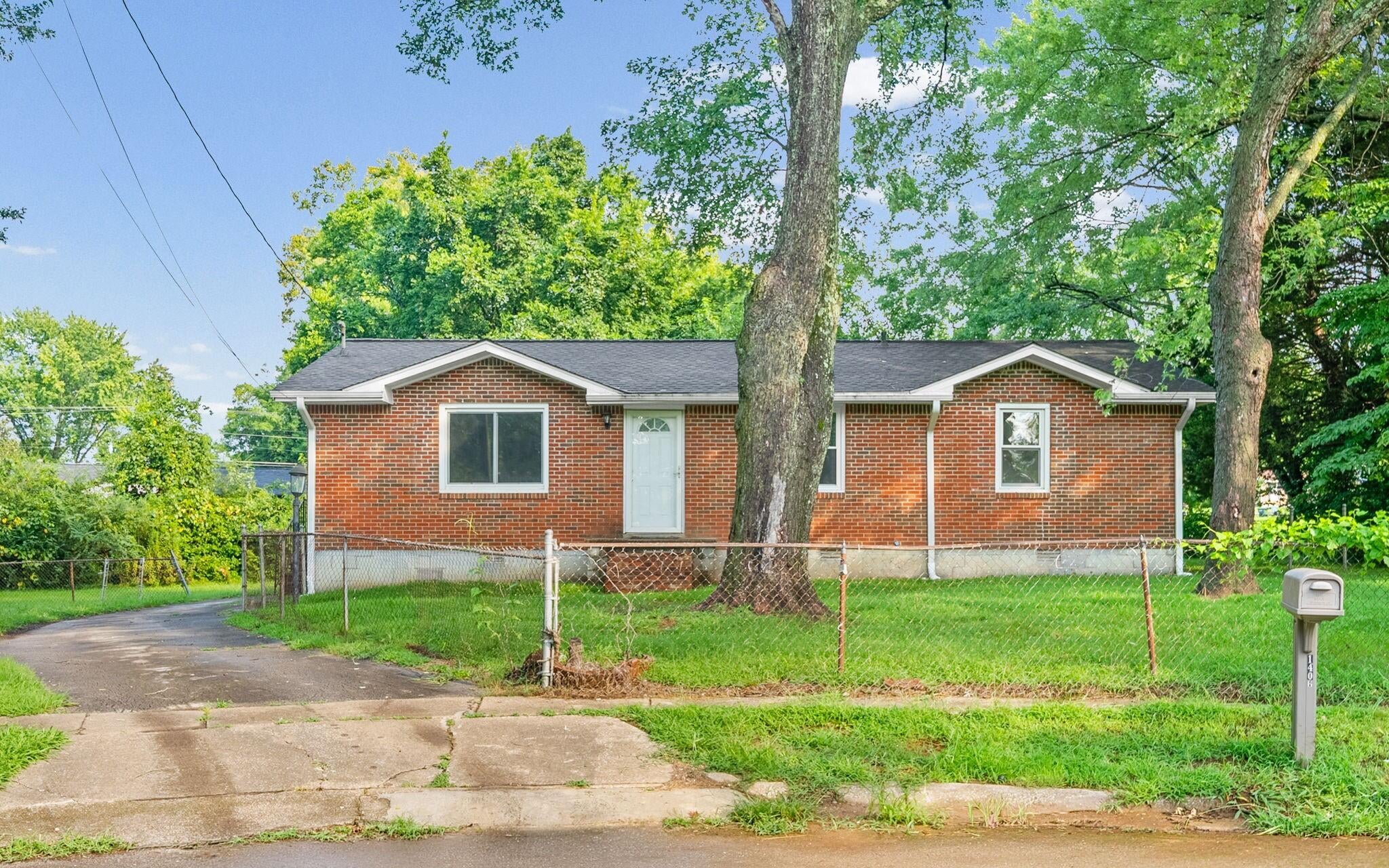 1406 Arden Place — photo
