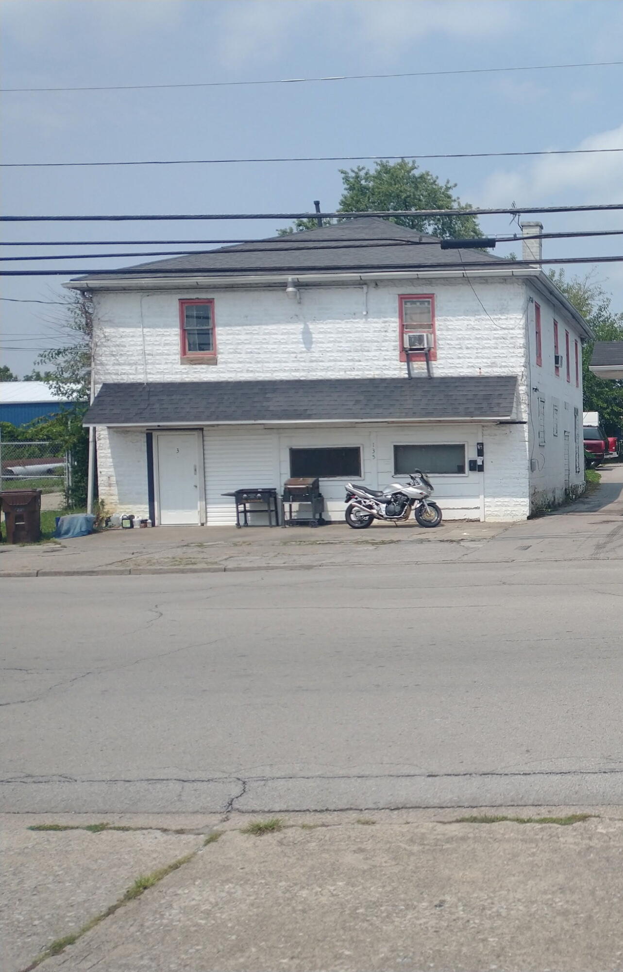 135 E Broadway Street — photo