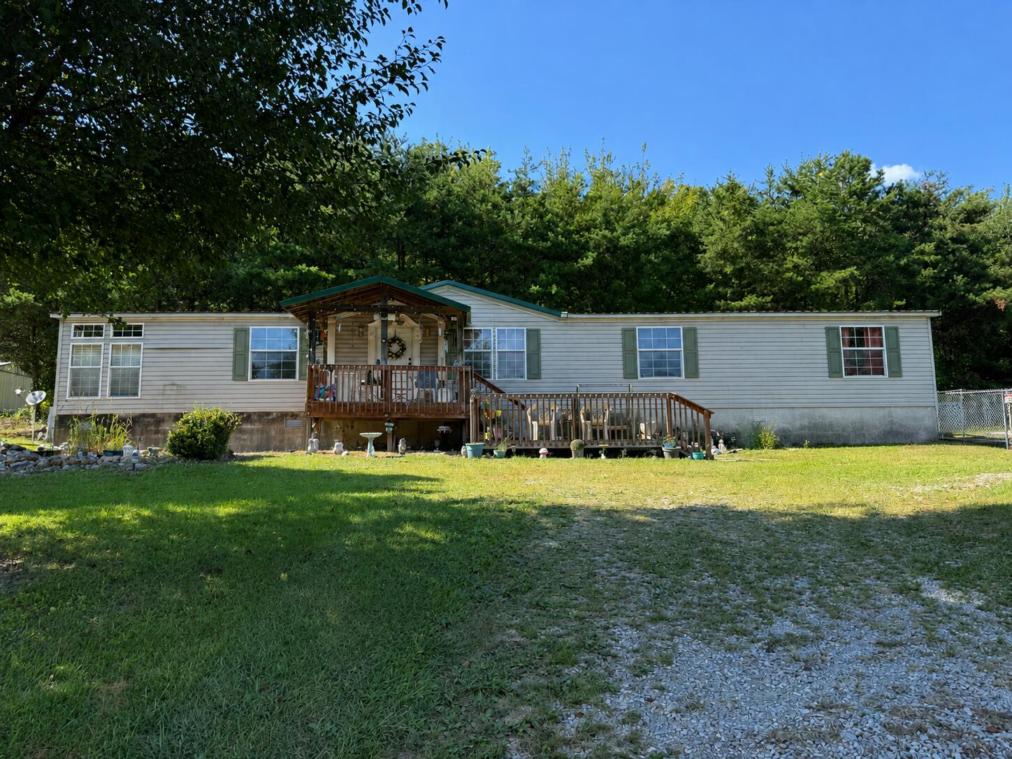 2290 Lambert Road — photo