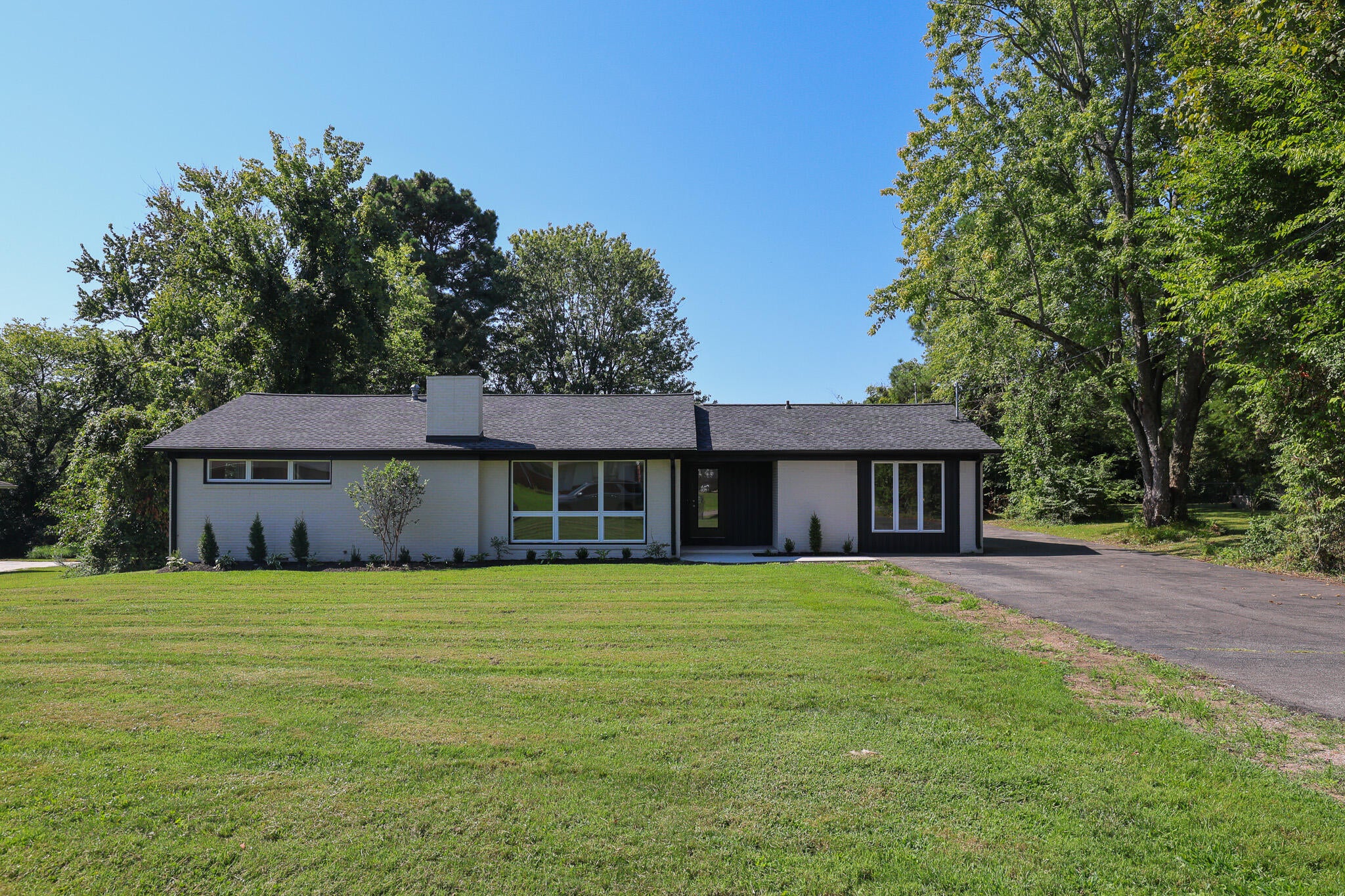 209 Cambridge Drive — photo