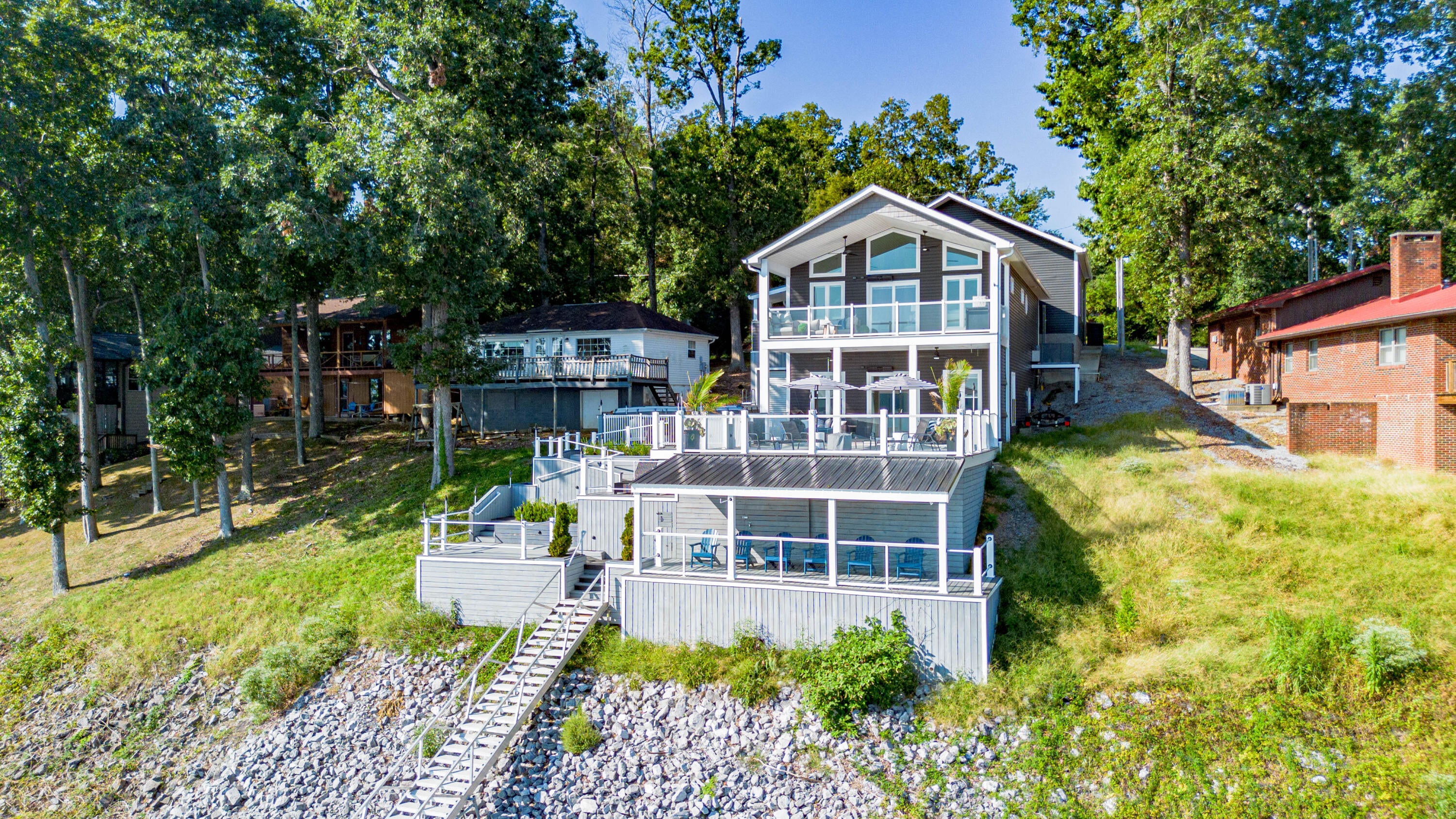 185 Arthur Court — photo