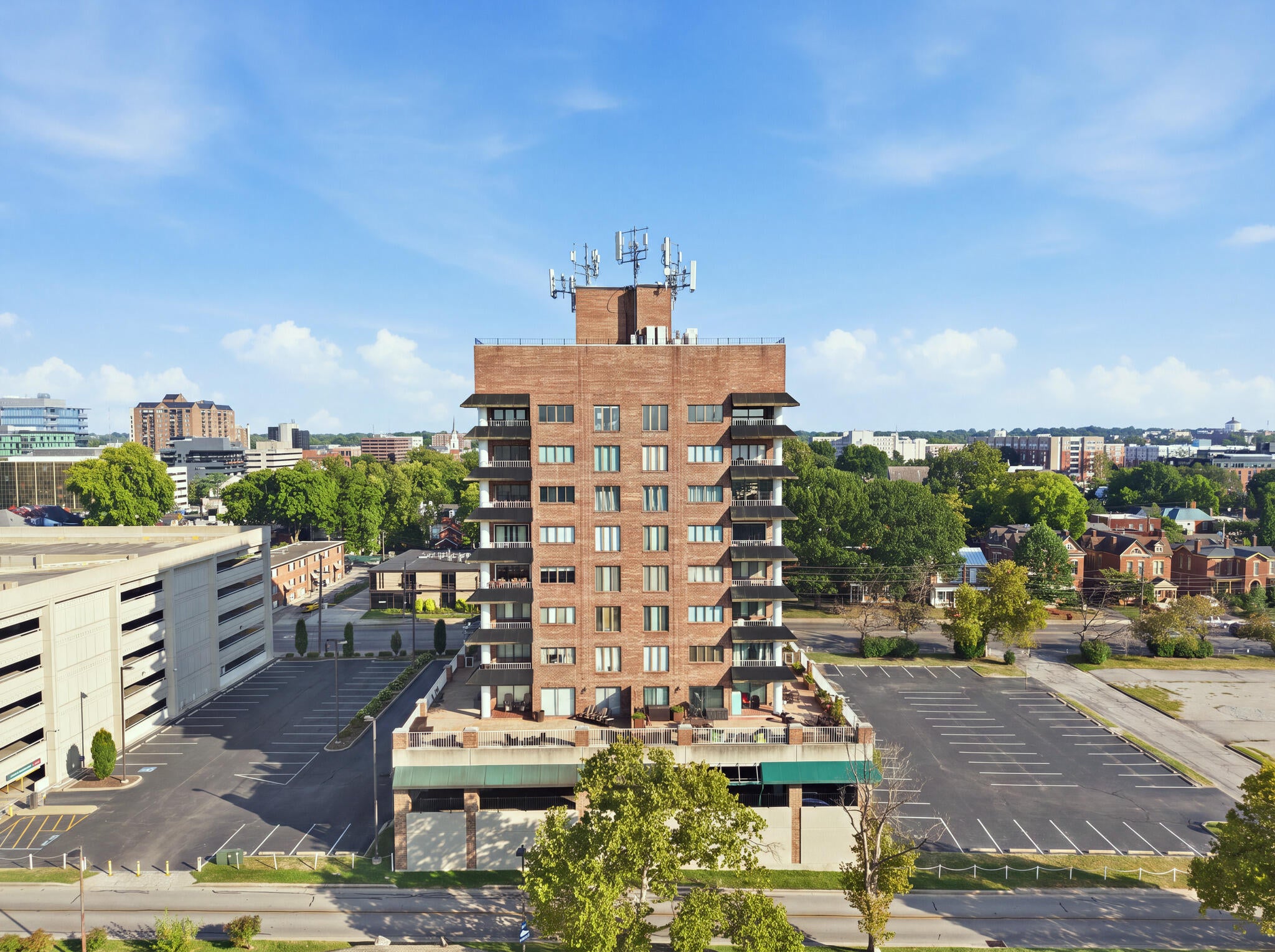 355 S Broadway Park 305 — photo