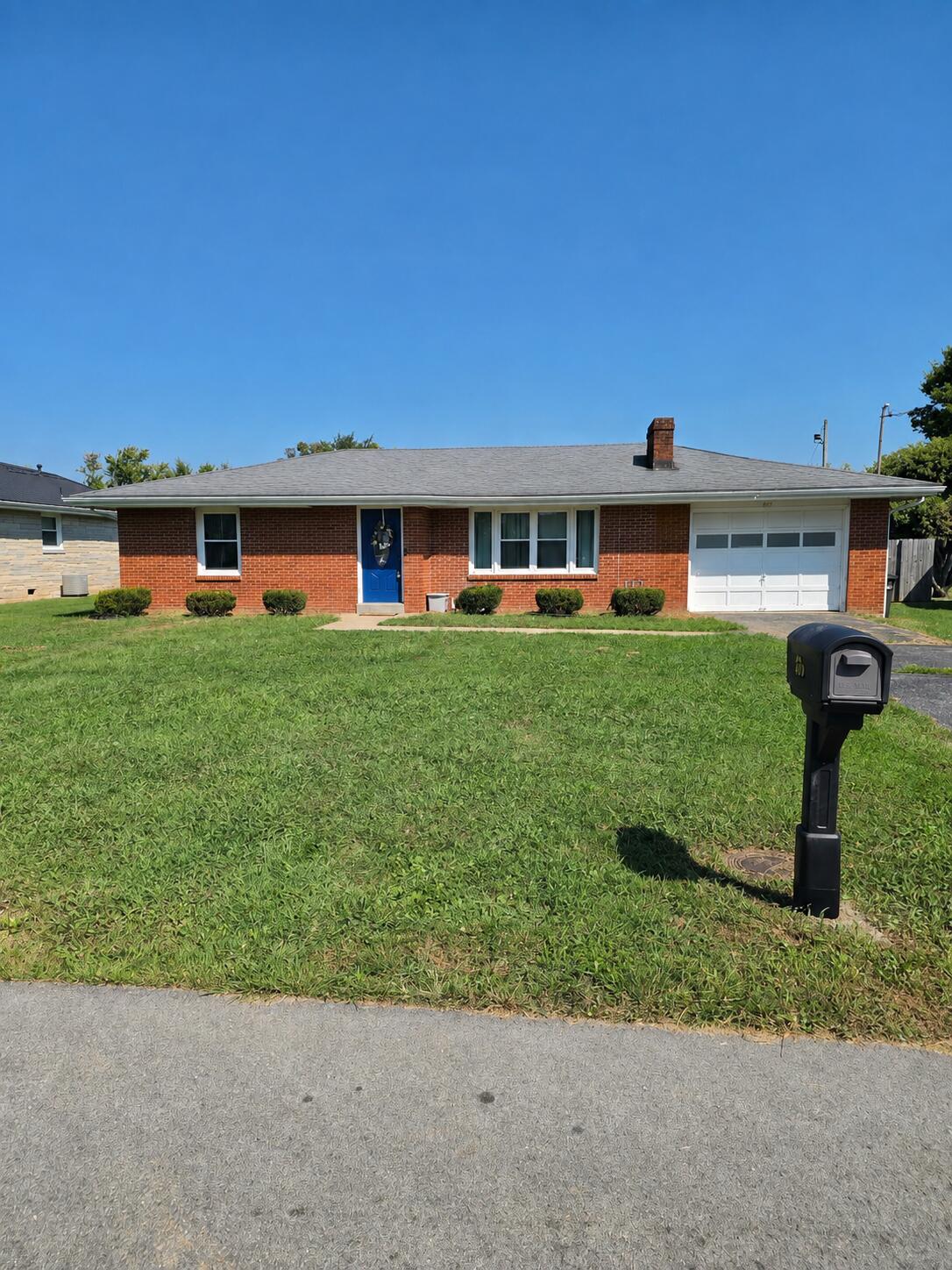 817 Maplewood Drive — photo