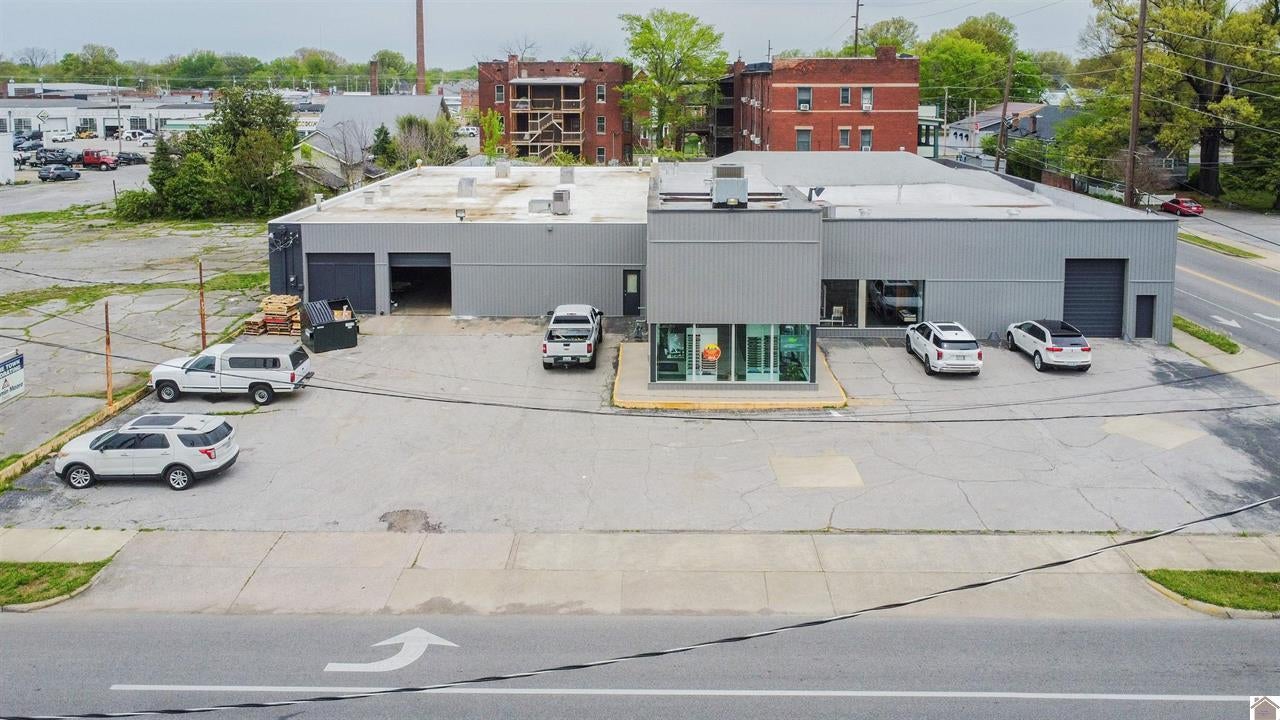 901 Broadway Street — photo