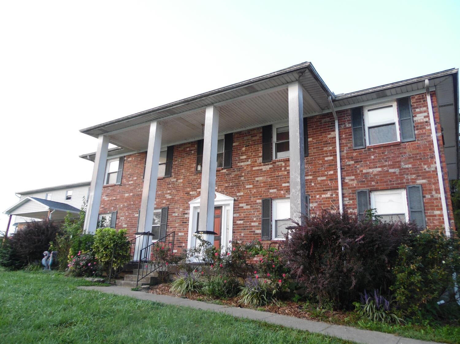 1511 Steadmantown Lane 1 — photo