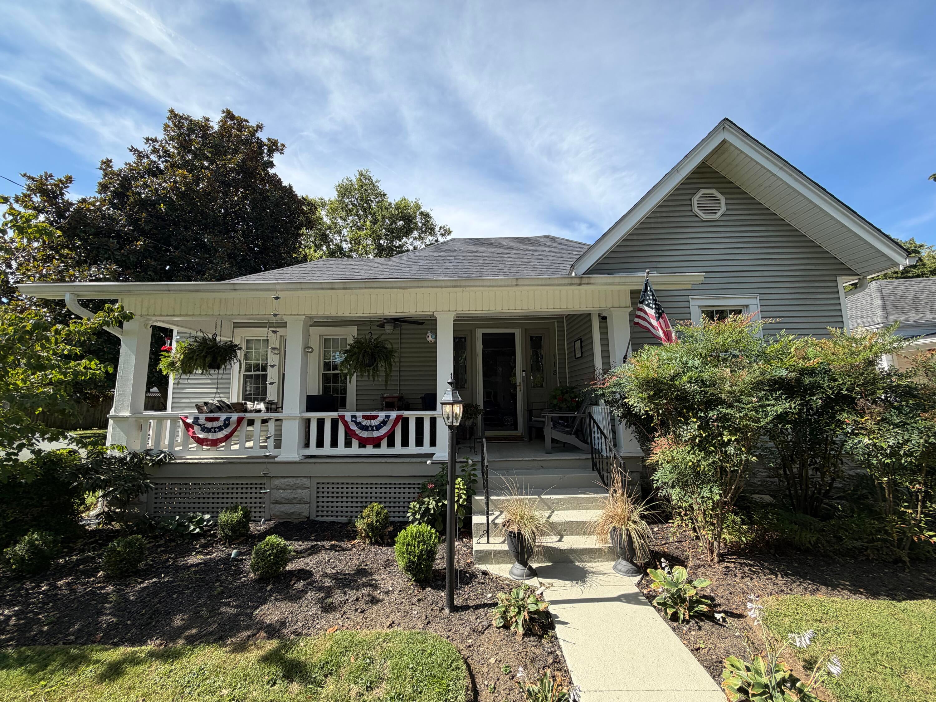 118 College Street — photo