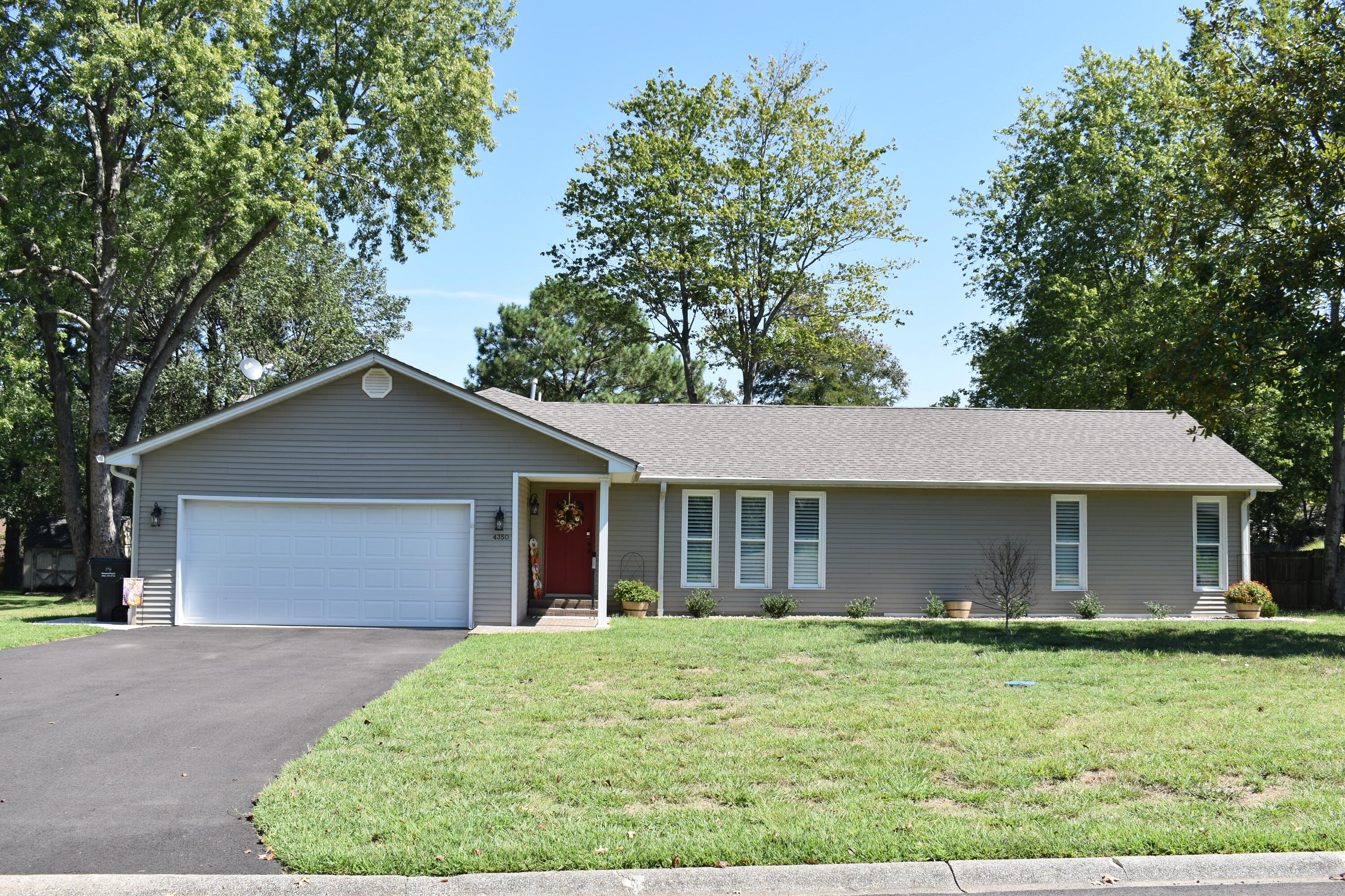 4350 Wellingborough Lane — photo