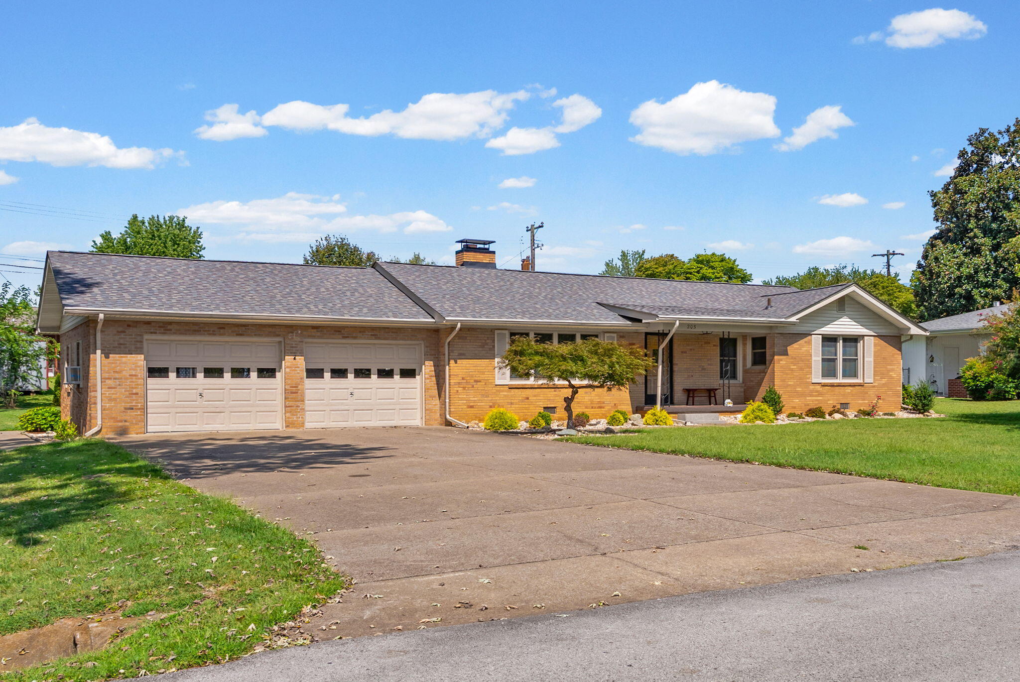 205 Sherwood Drive — photo
