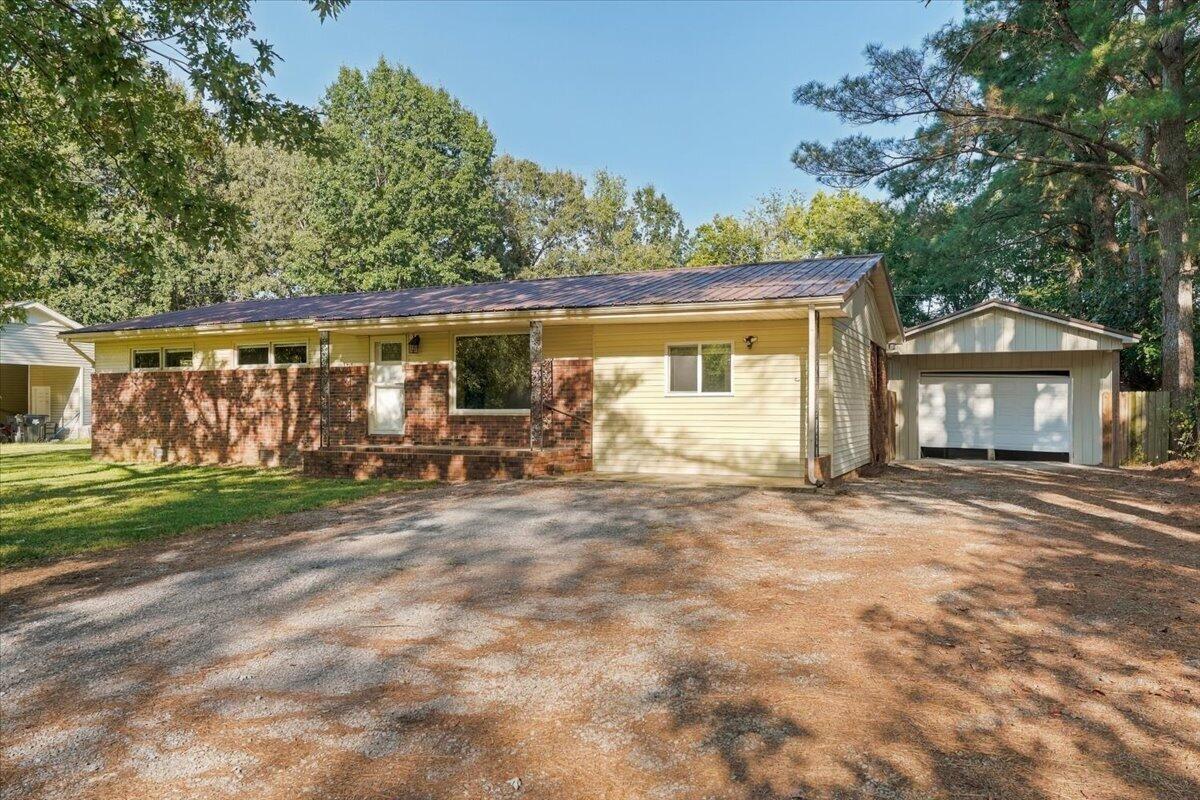 202 Oakcrest Drive — photo