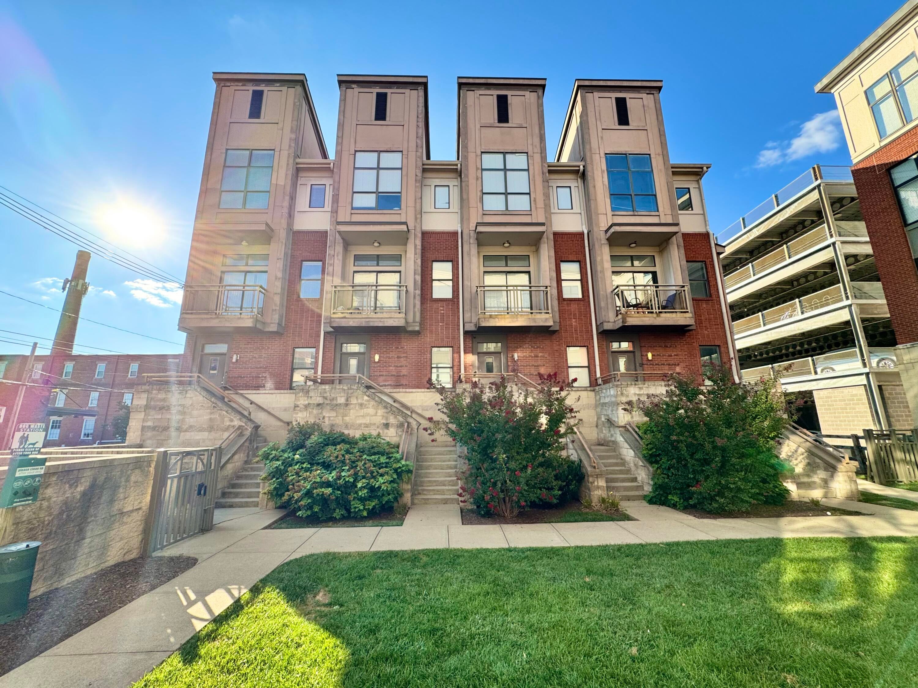 572 Bolivar Court — photo