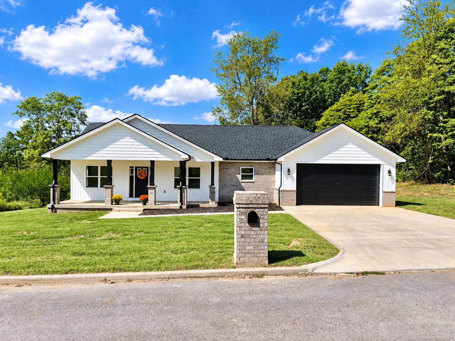 63 Iris Point — photo