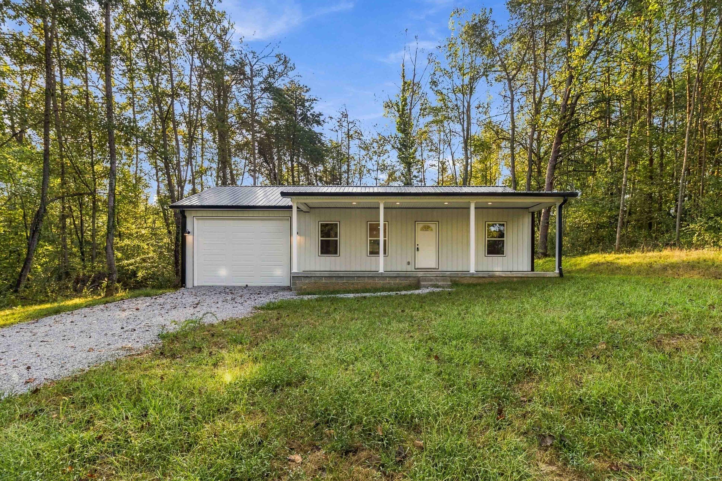 221 Pine Tree Circle Drive — photo