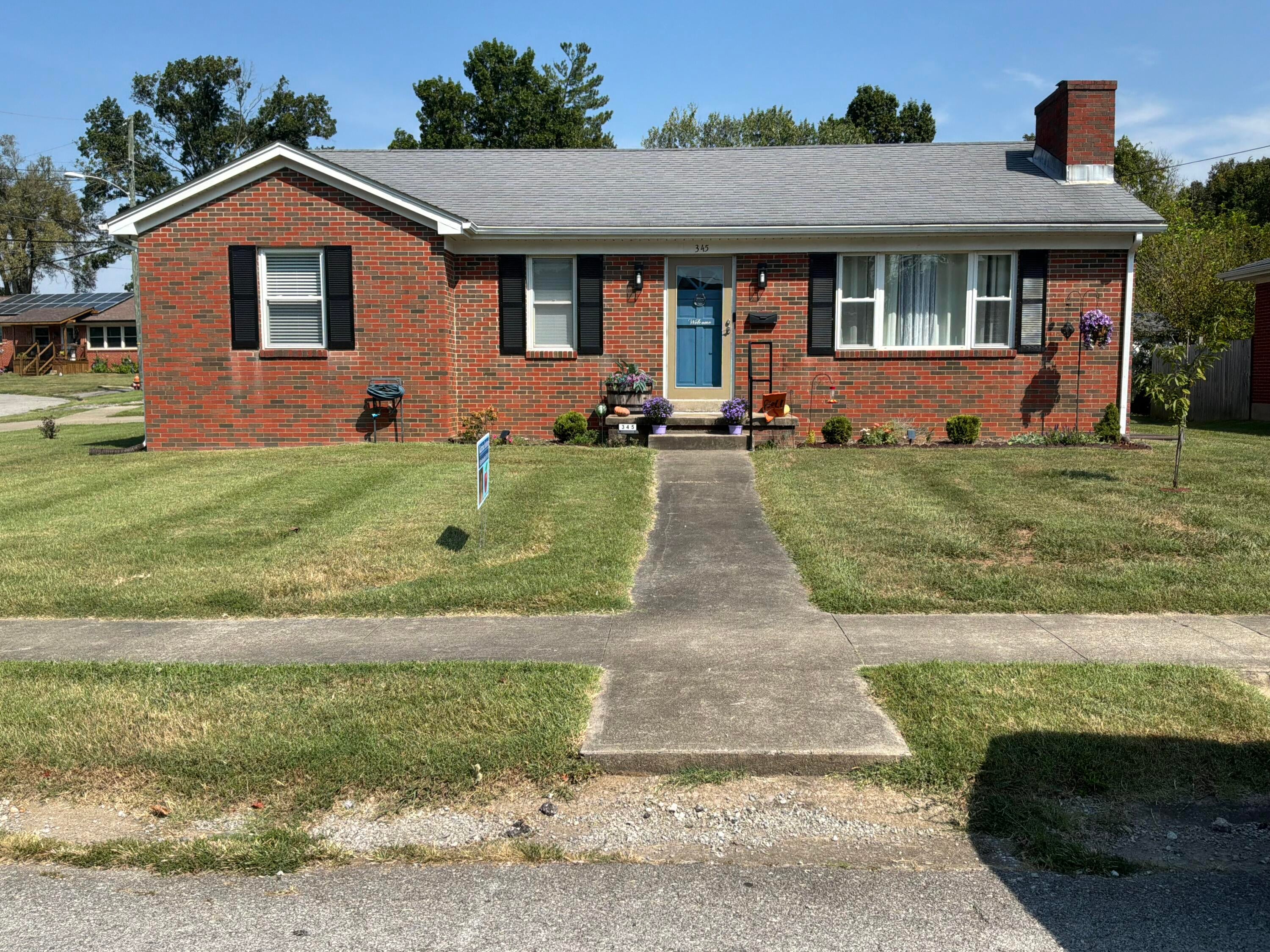 345 College Manor — photo