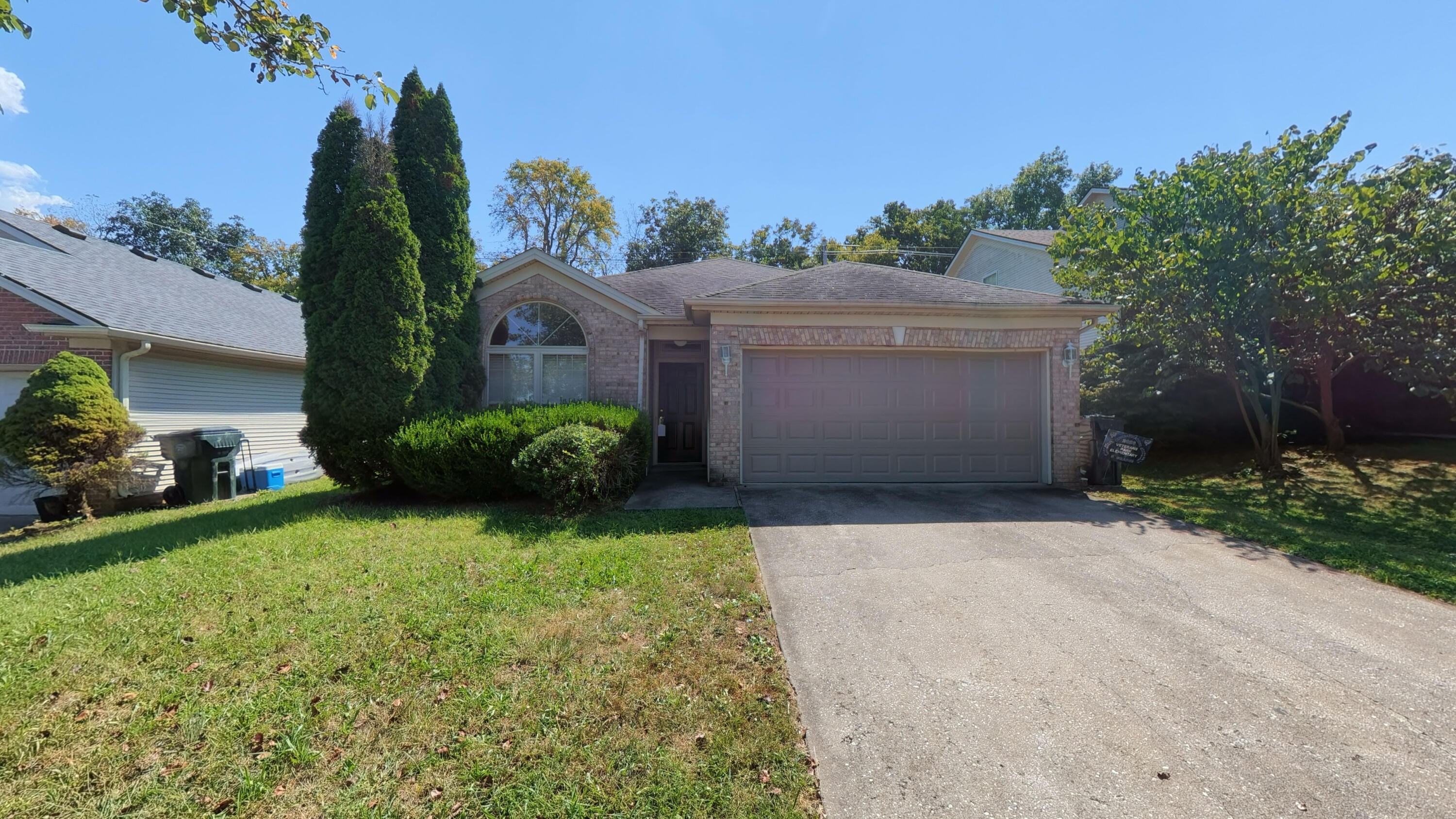 885 Henderson Drive — photo