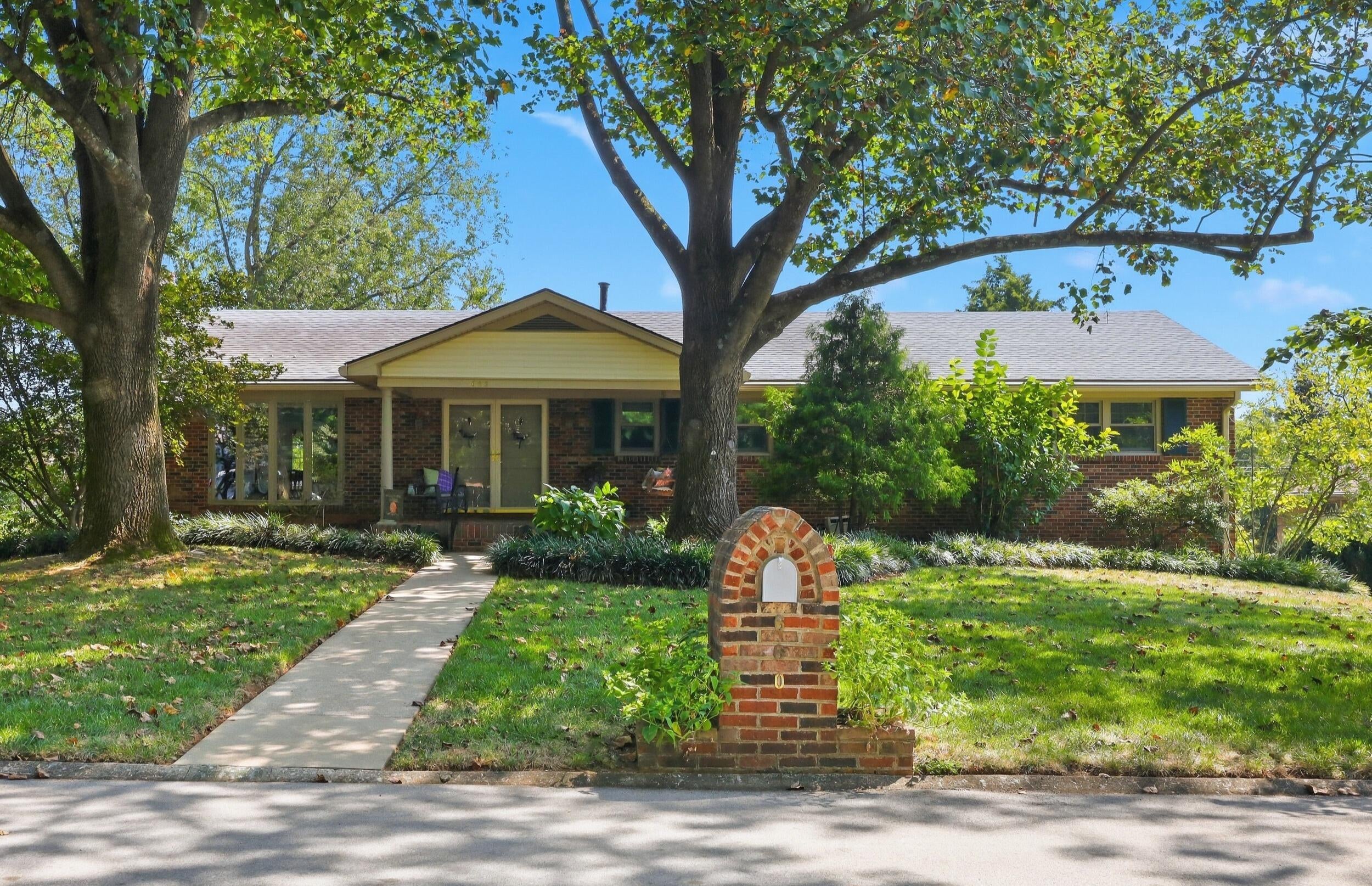 660 Shasta Circle — photo