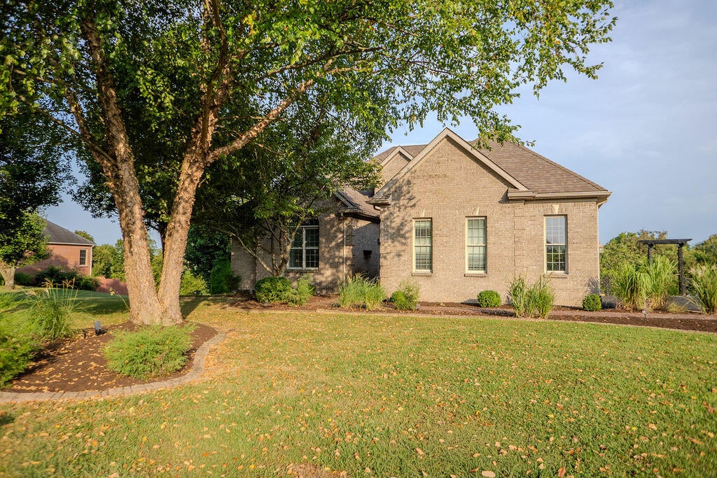 916 Country Oaks Drive — photo