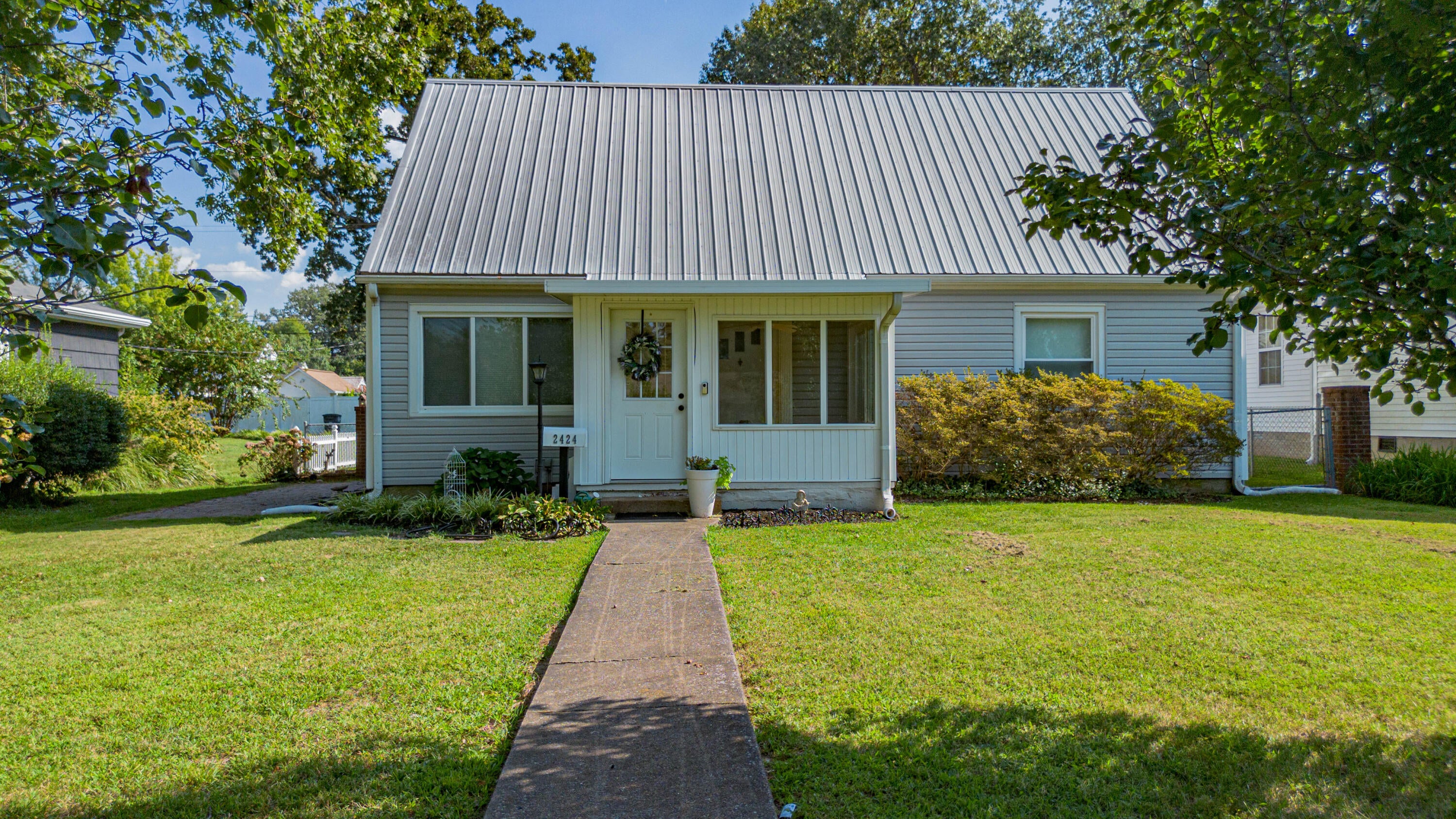 2424 Madison Street — photo