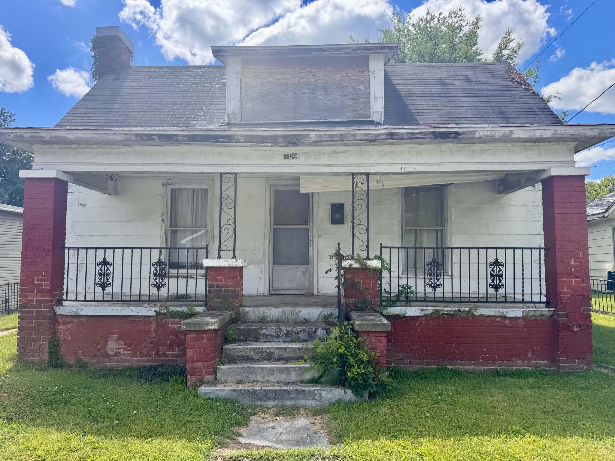109 S Elm Street — photo