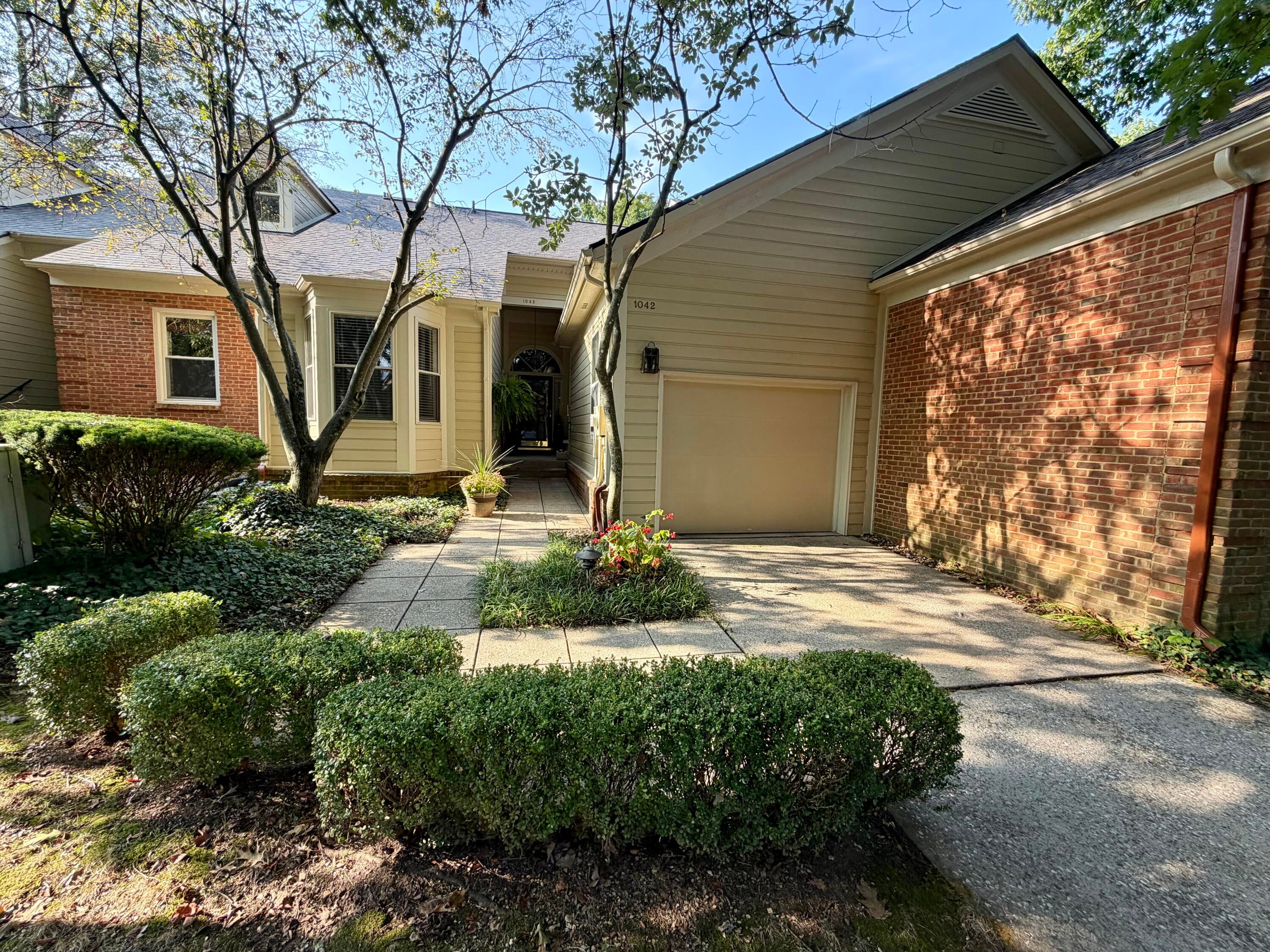 1042 Heather Hills Lane — photo