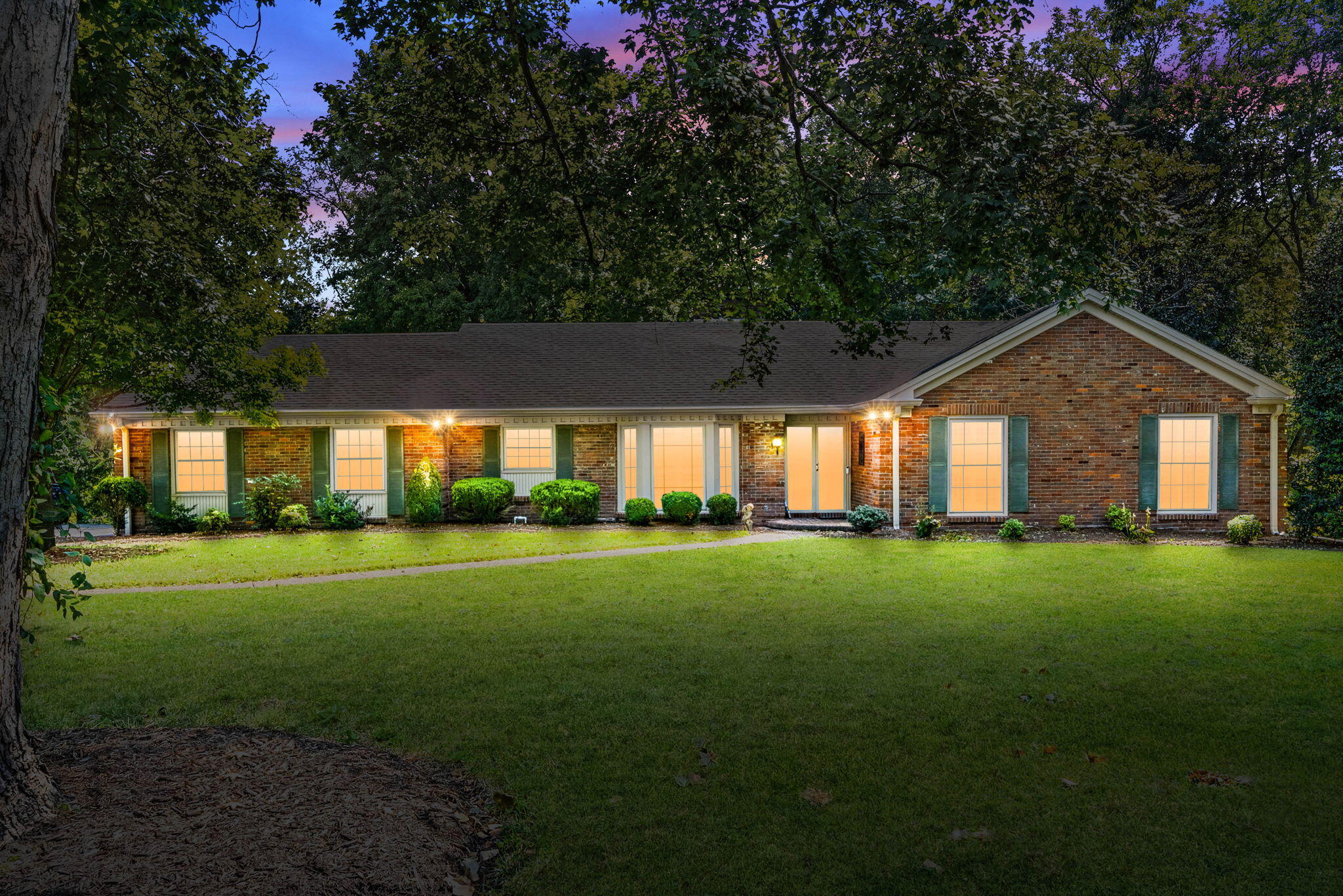 612 Deepwood Drive — photo