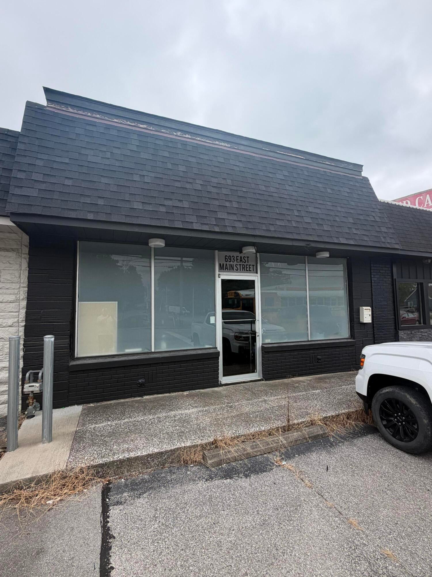 693 E Main Street — photo