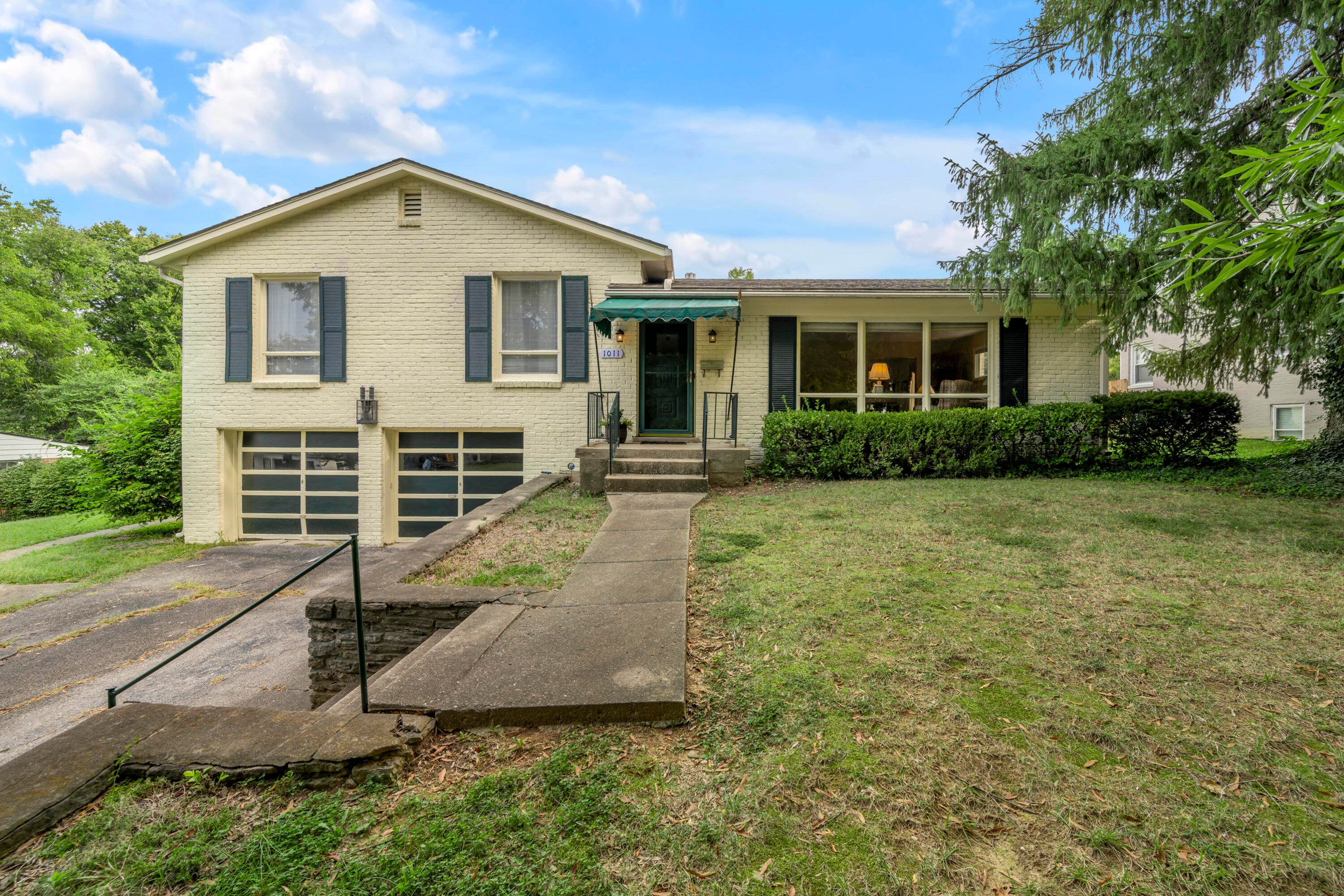 1011 Castleton Way — photo