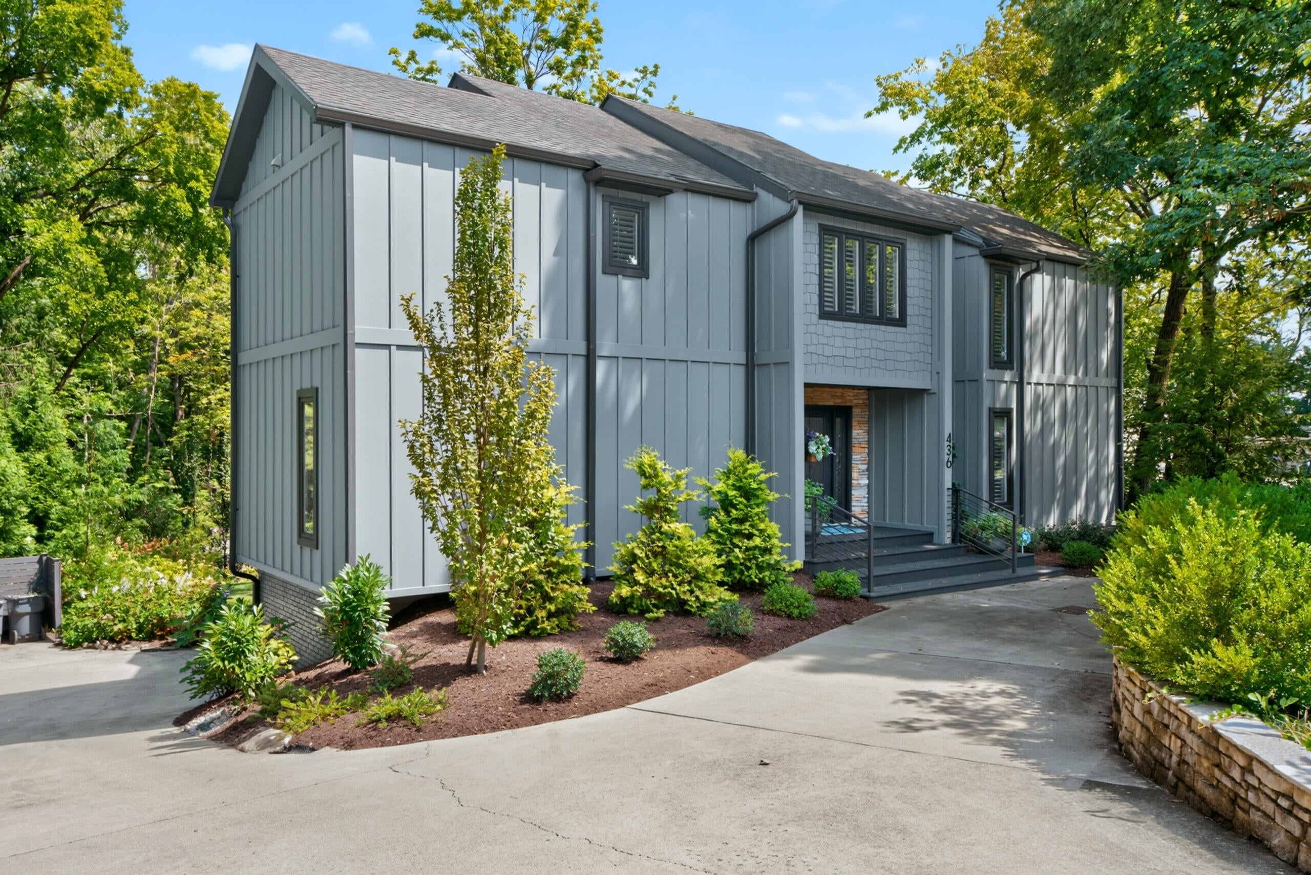 436 Lakeshore Drive — photo
