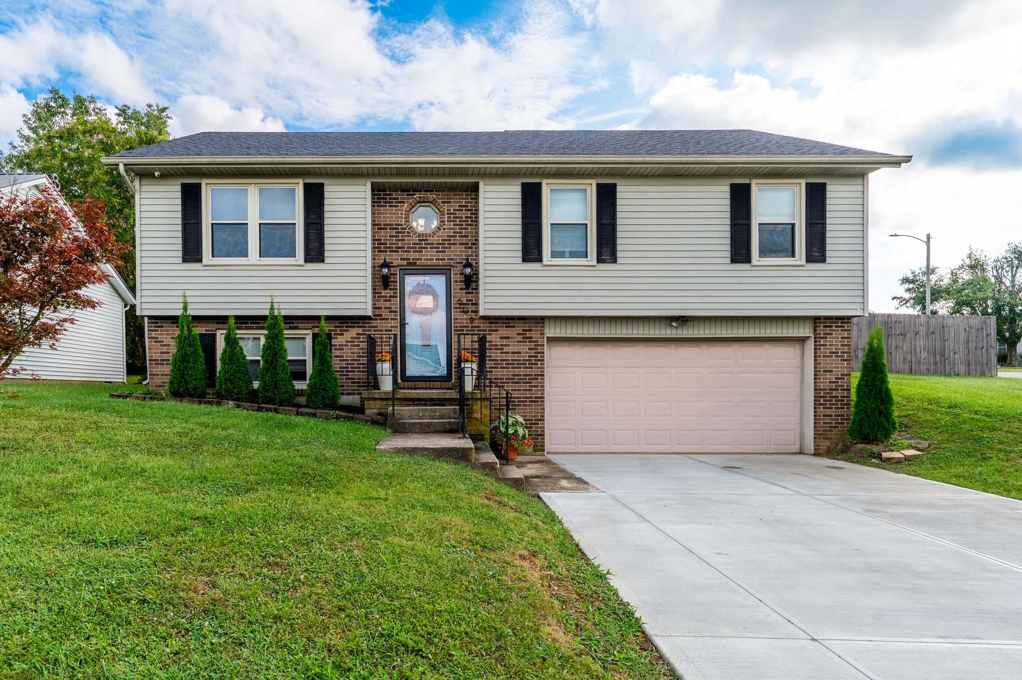 609 W Barlow Drive — photo