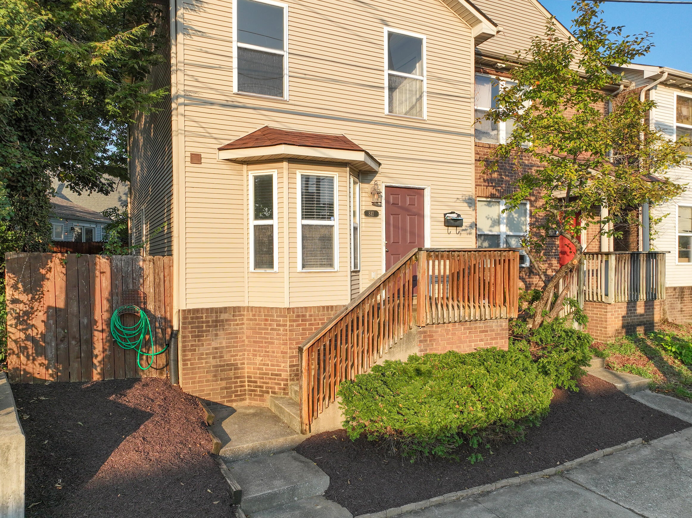 841 W Maxwell Street — photo