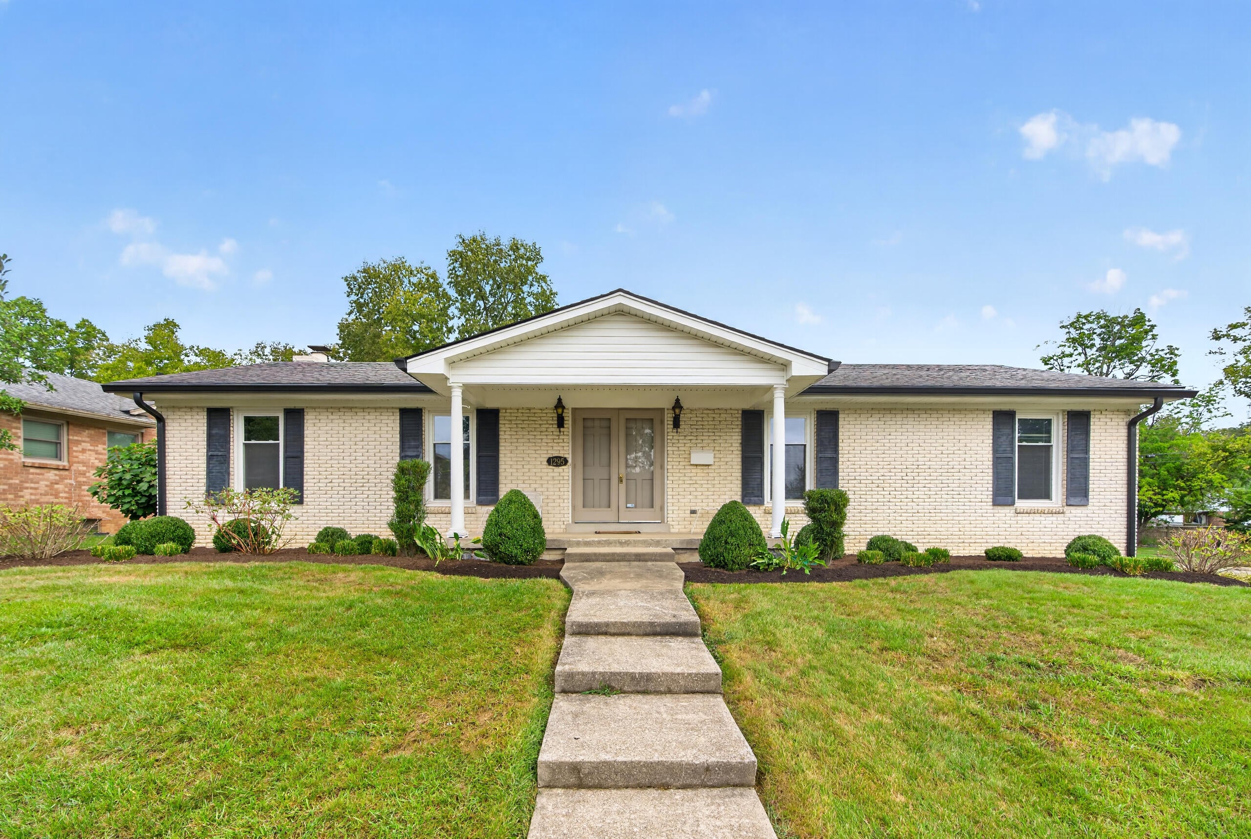 1295 Oaklawn Park — photo