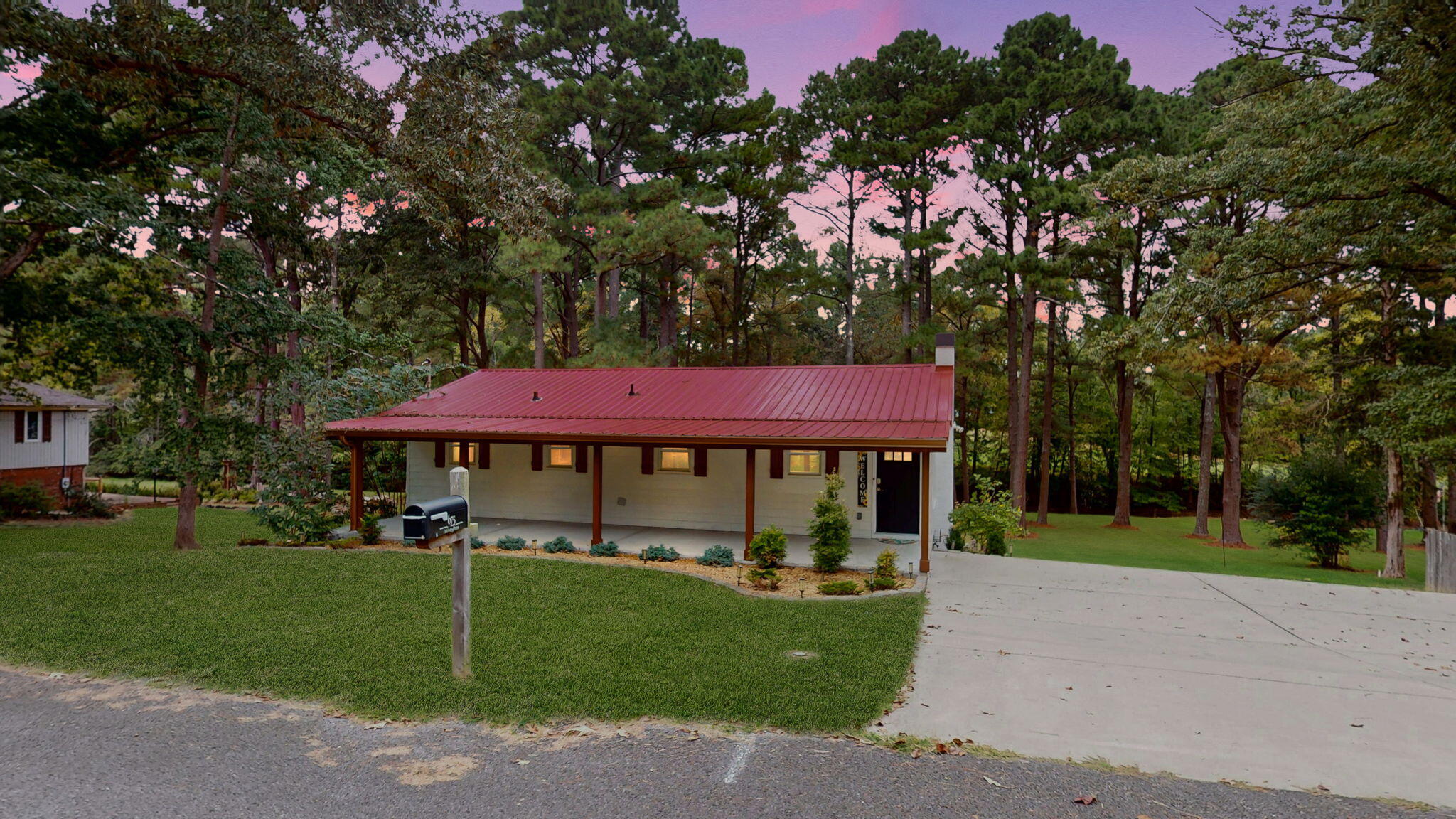 675 Lakeway Drive — photo