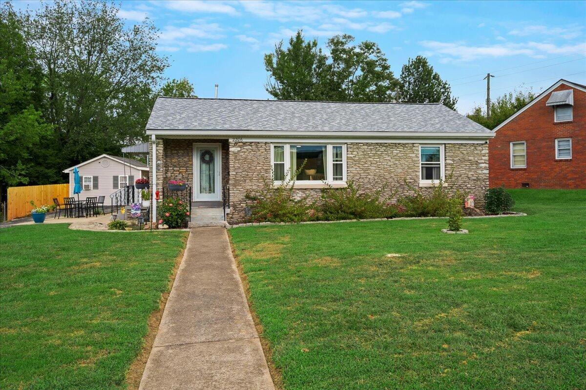2206 Circle Drive — photo
