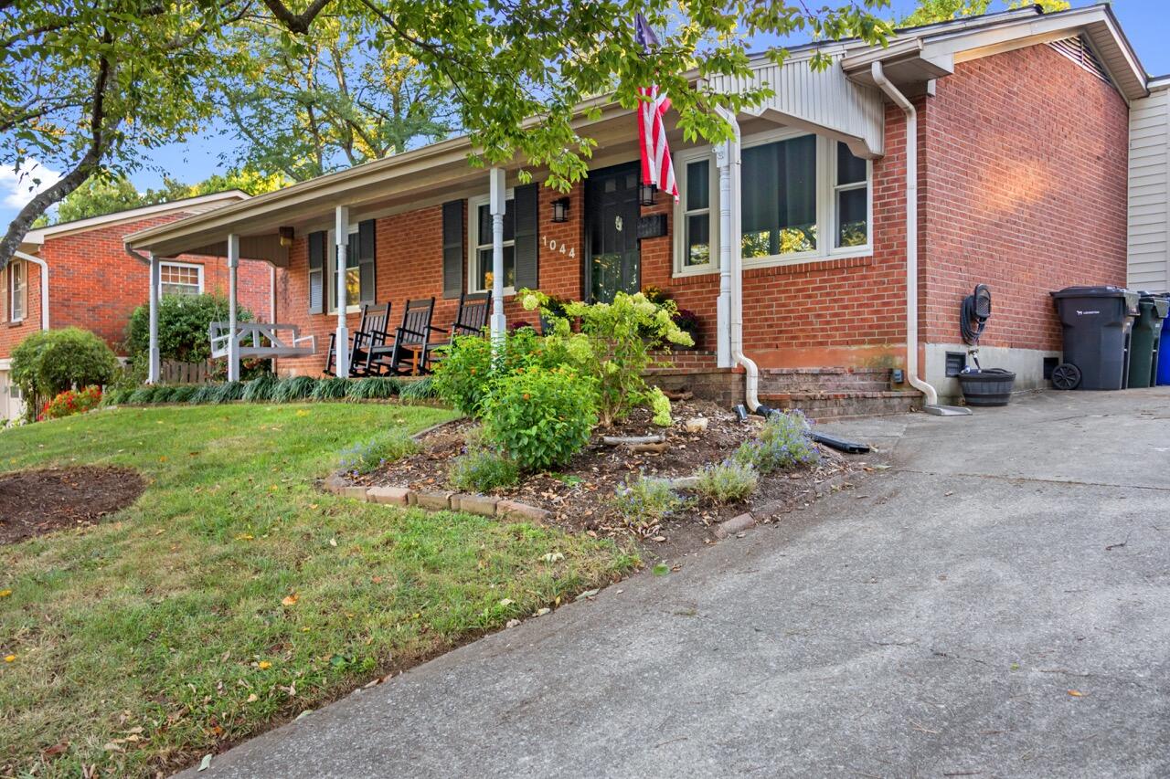1044 Elmendorf Drive — photo
