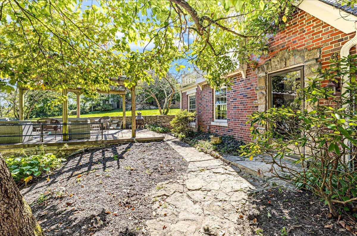 8 Rockland Court — photo