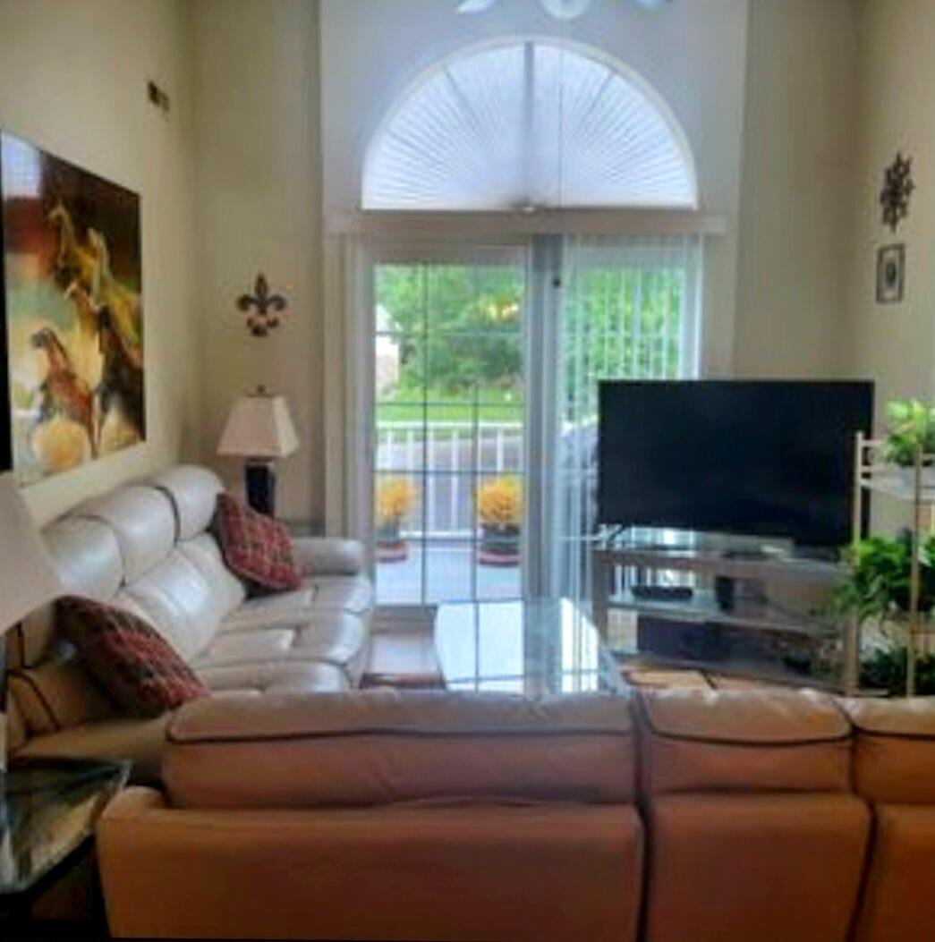 404 Bainbridge Court 4D — photo
