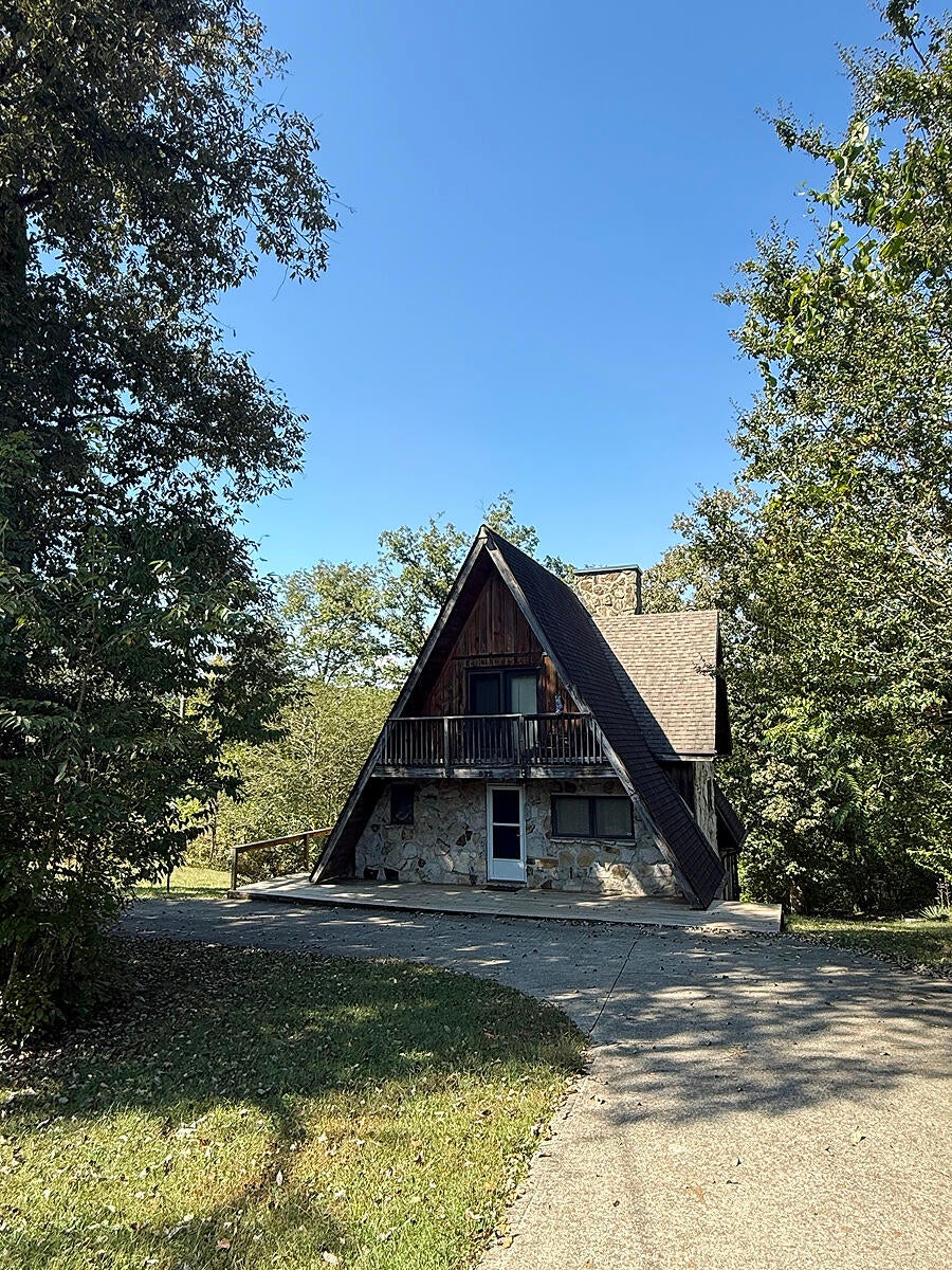 992 Stonegate Drive — photo