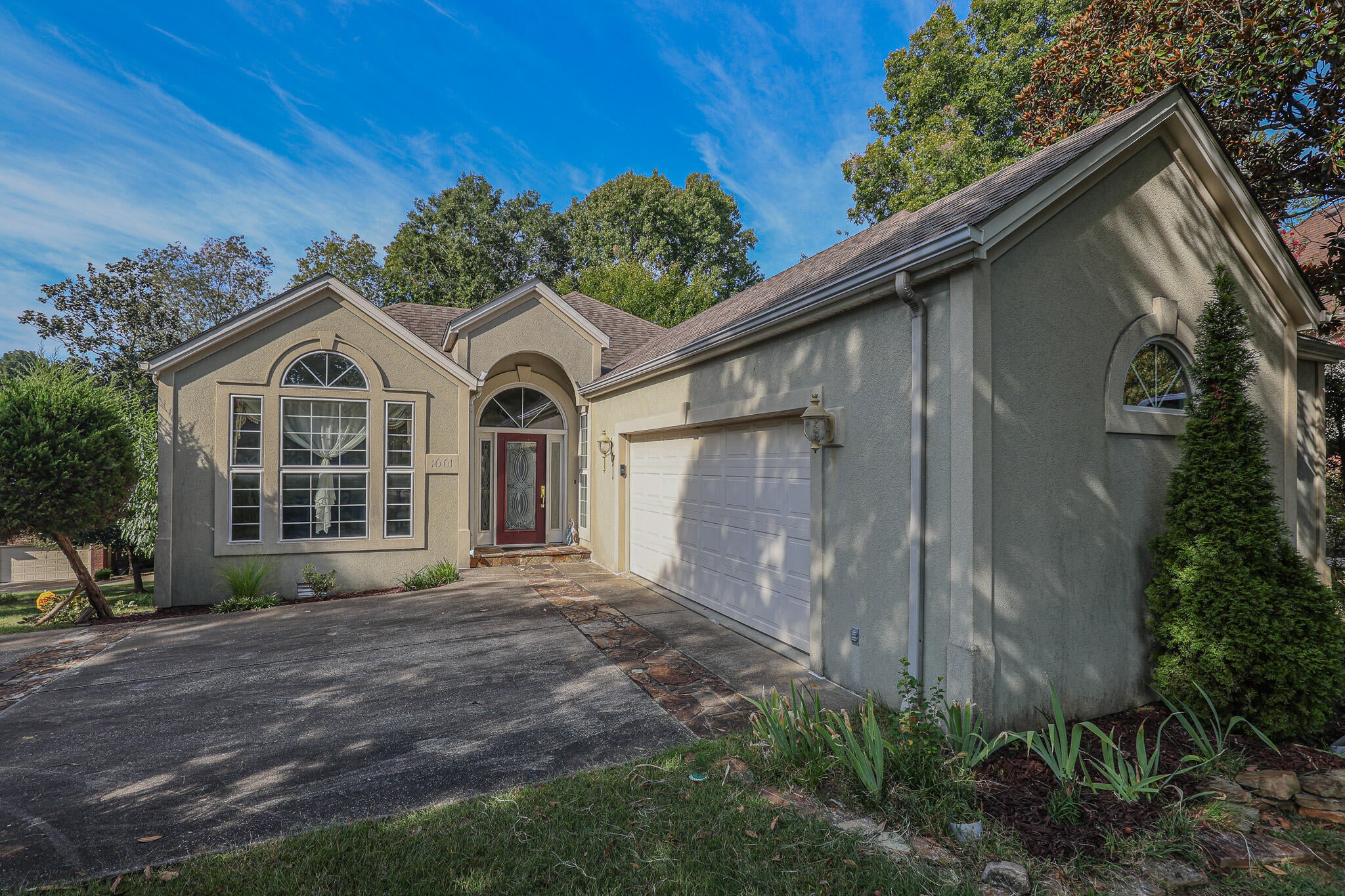 1001 Lakeview Drive — photo