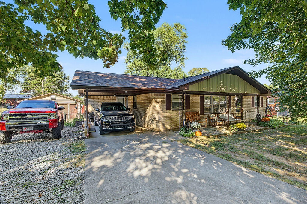 65 Glendale Drive — photo
