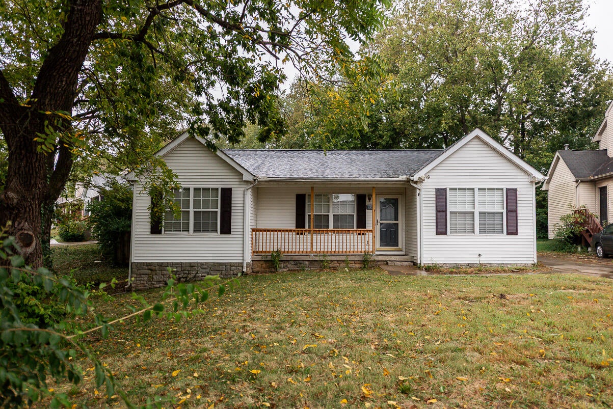 176 Williamsburg Lane — photo
